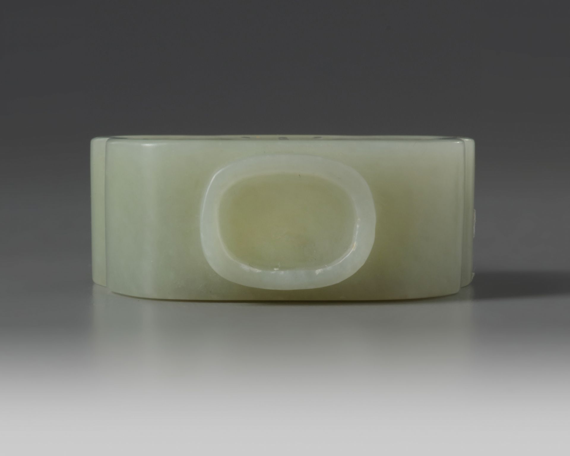 A Chinese pale celadon jade snuff bottle - Bild 4 aus 4