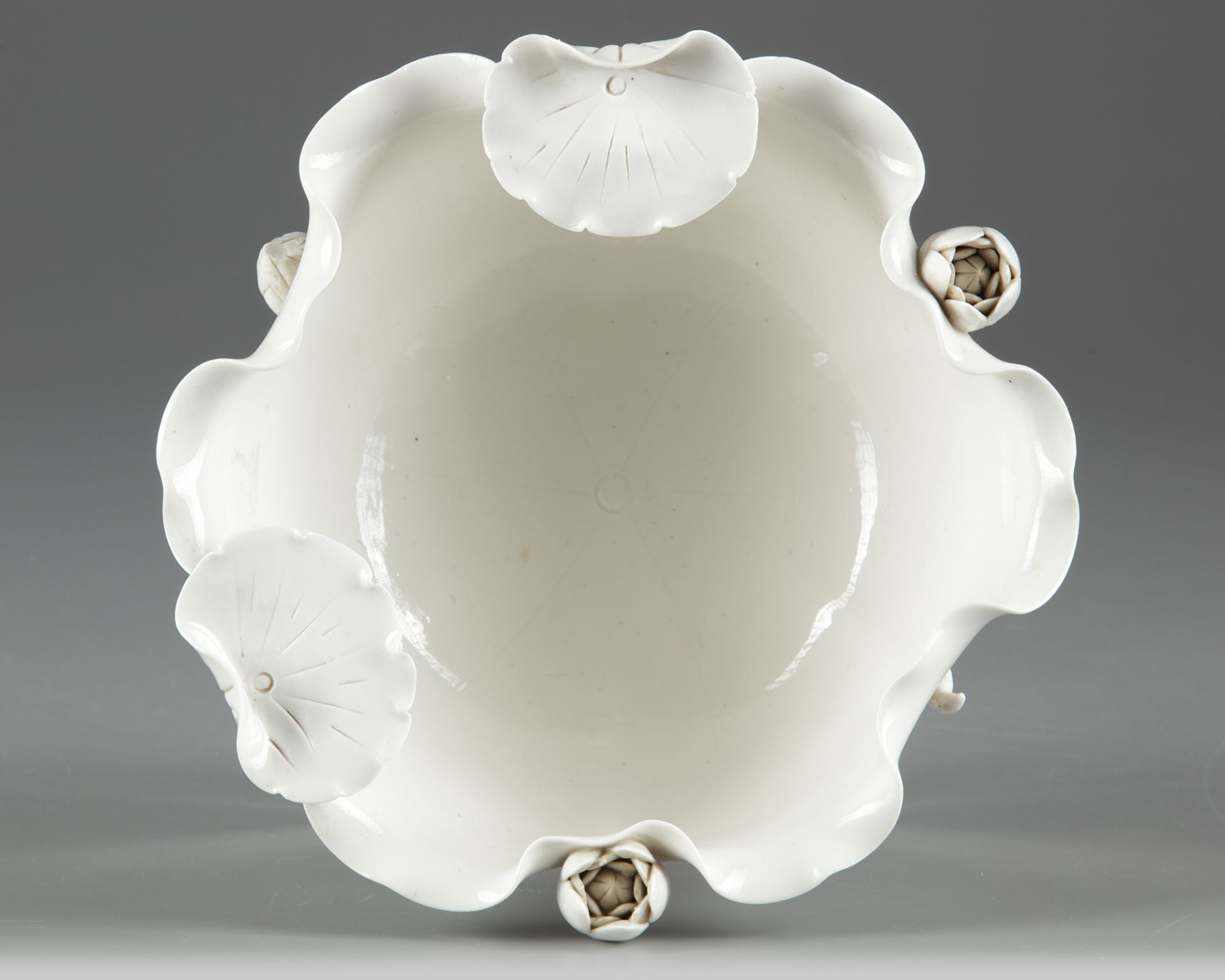 A Dehua white-glazed 'lotus' bowl - Image 6 of 6