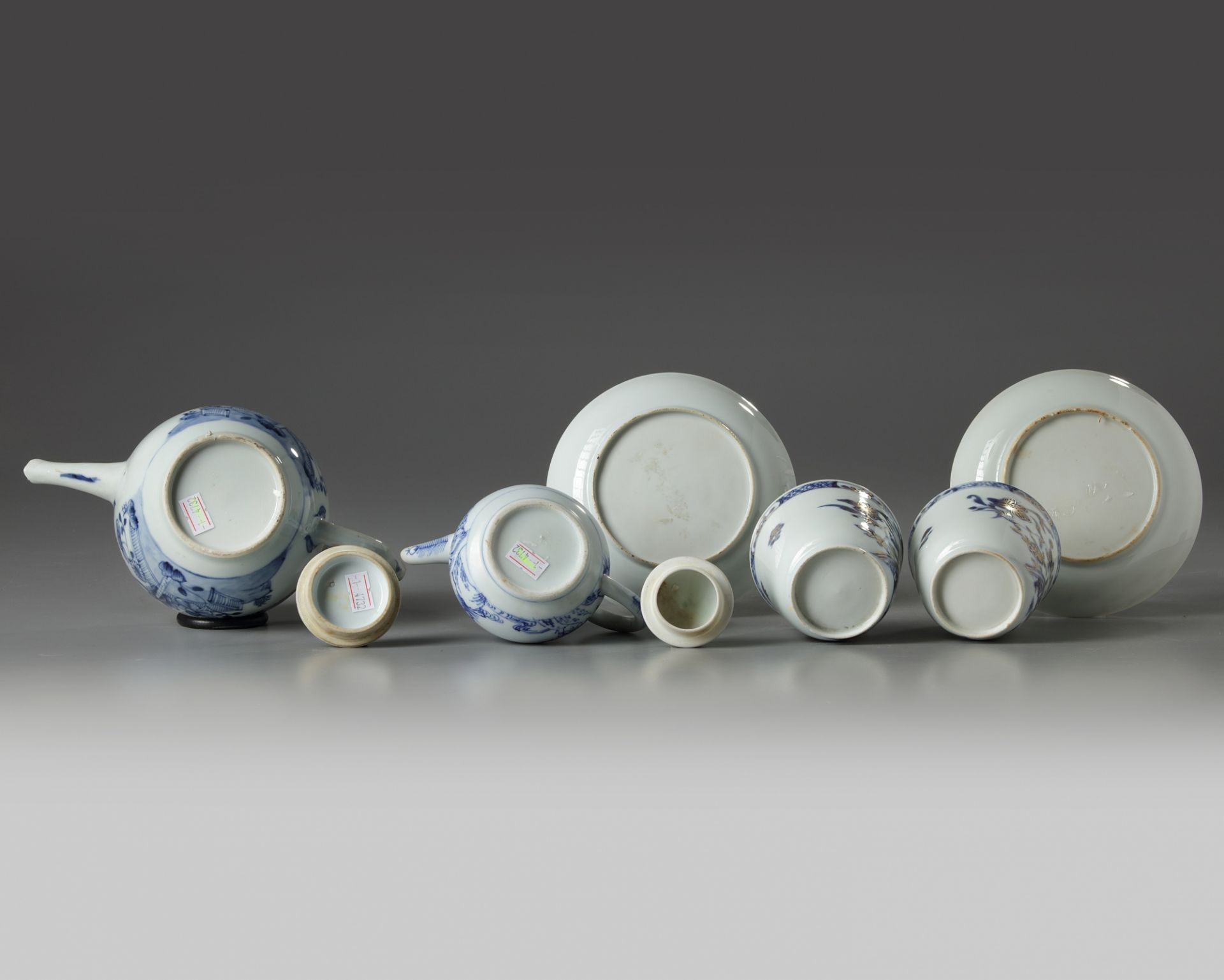 A group of Chinese blue and white teapots, cups, and saucers - Image 4 of 4