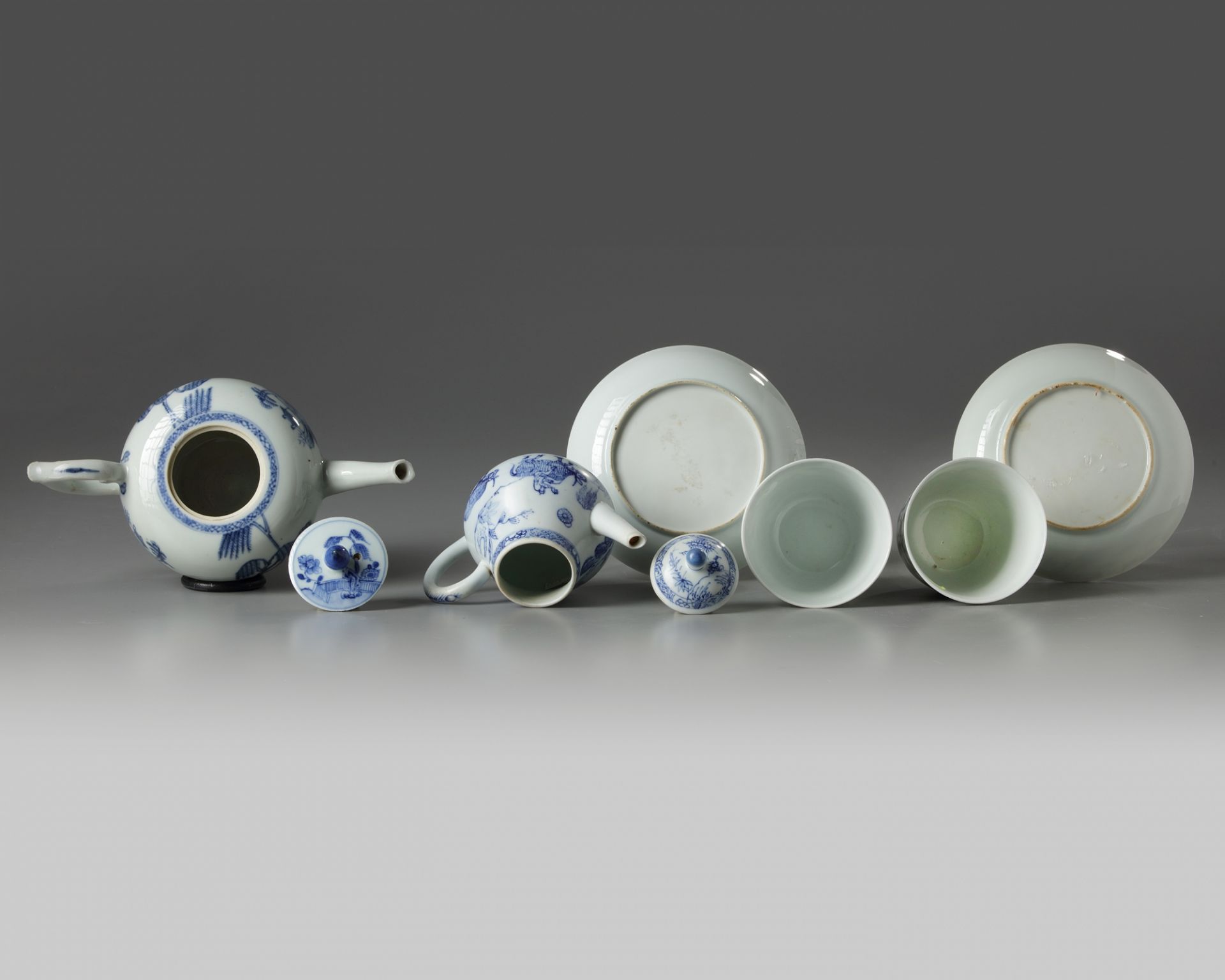 A group of Chinese blue and white teapots, cups, and saucers - Image 3 of 4