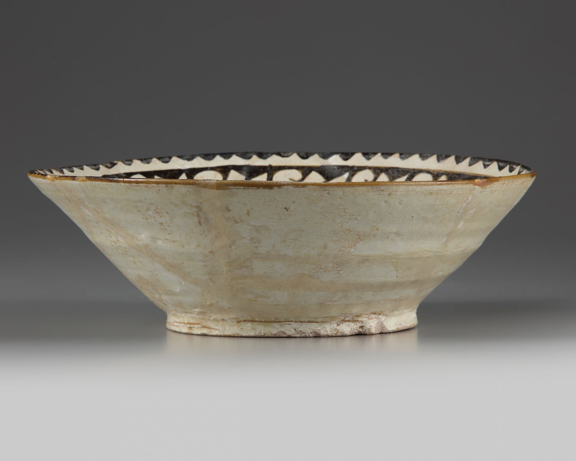 A slip-painted islamic pottery bowl - Image 3 of 3