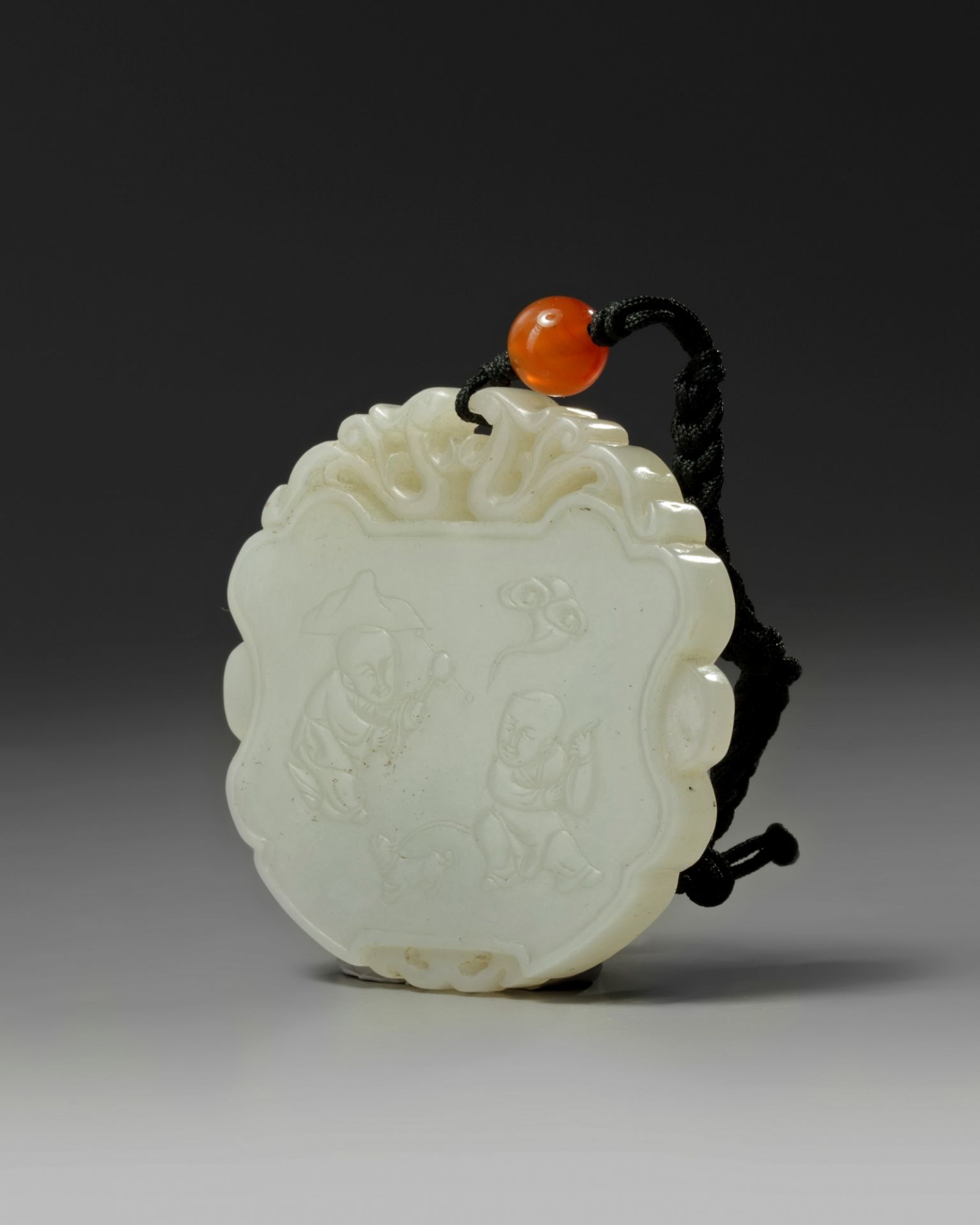 A Chinese white jade plaque - Bild 2 aus 2