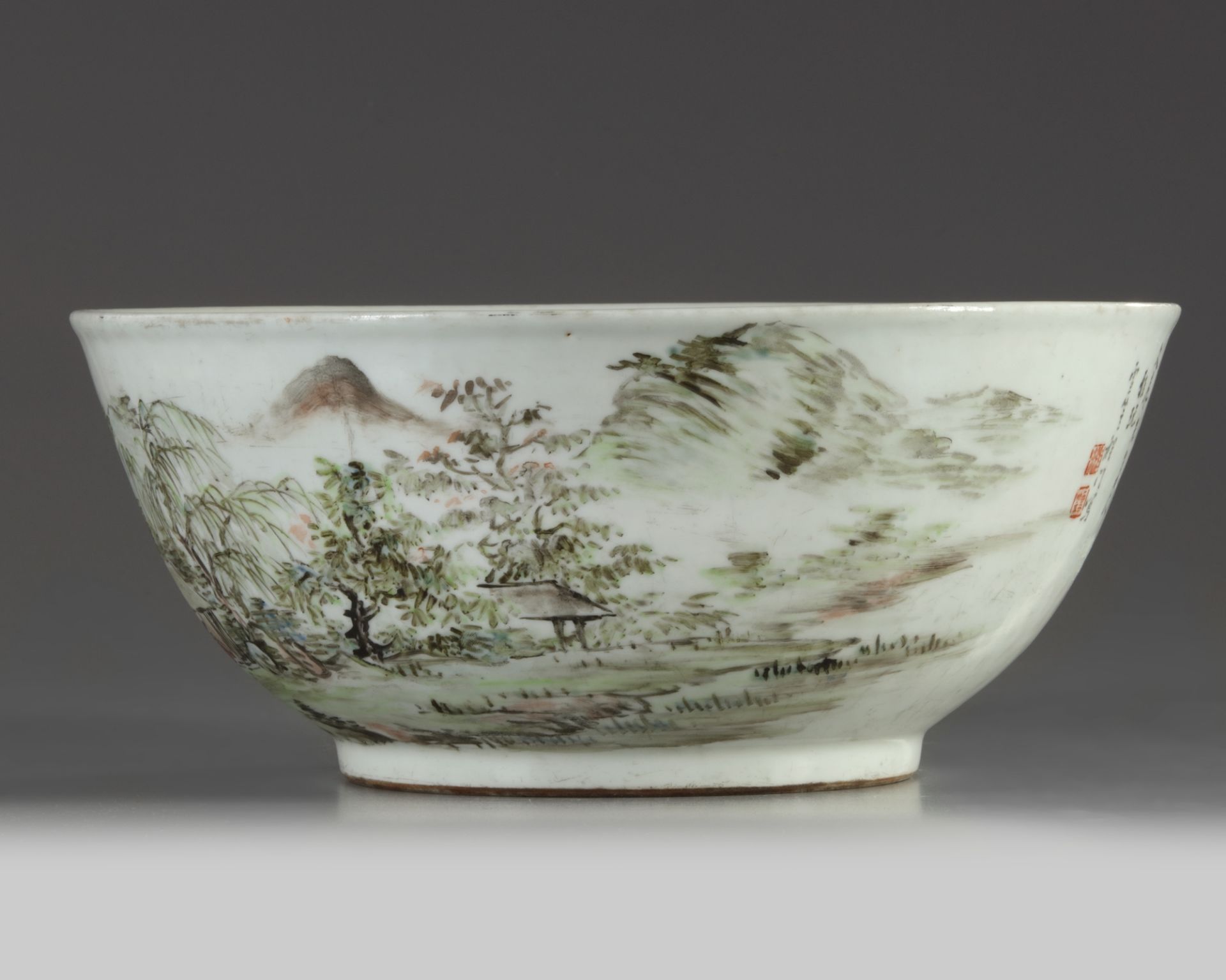 A large Chinese Qianjiang-style bowl - Bild 2 aus 6