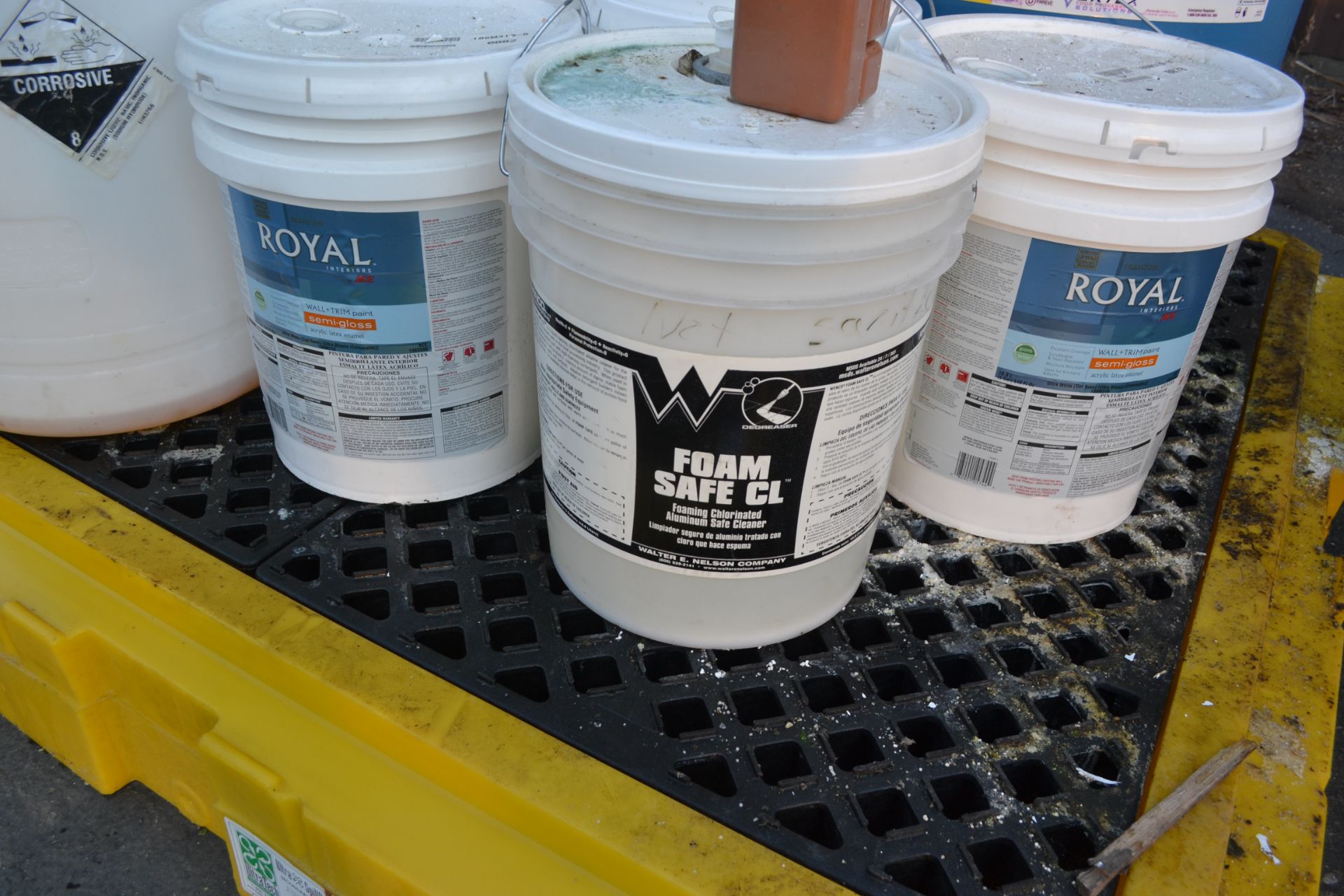 Chemicals c/w paint, primer, alkaline cleaner, etc. - Image 4 of 4