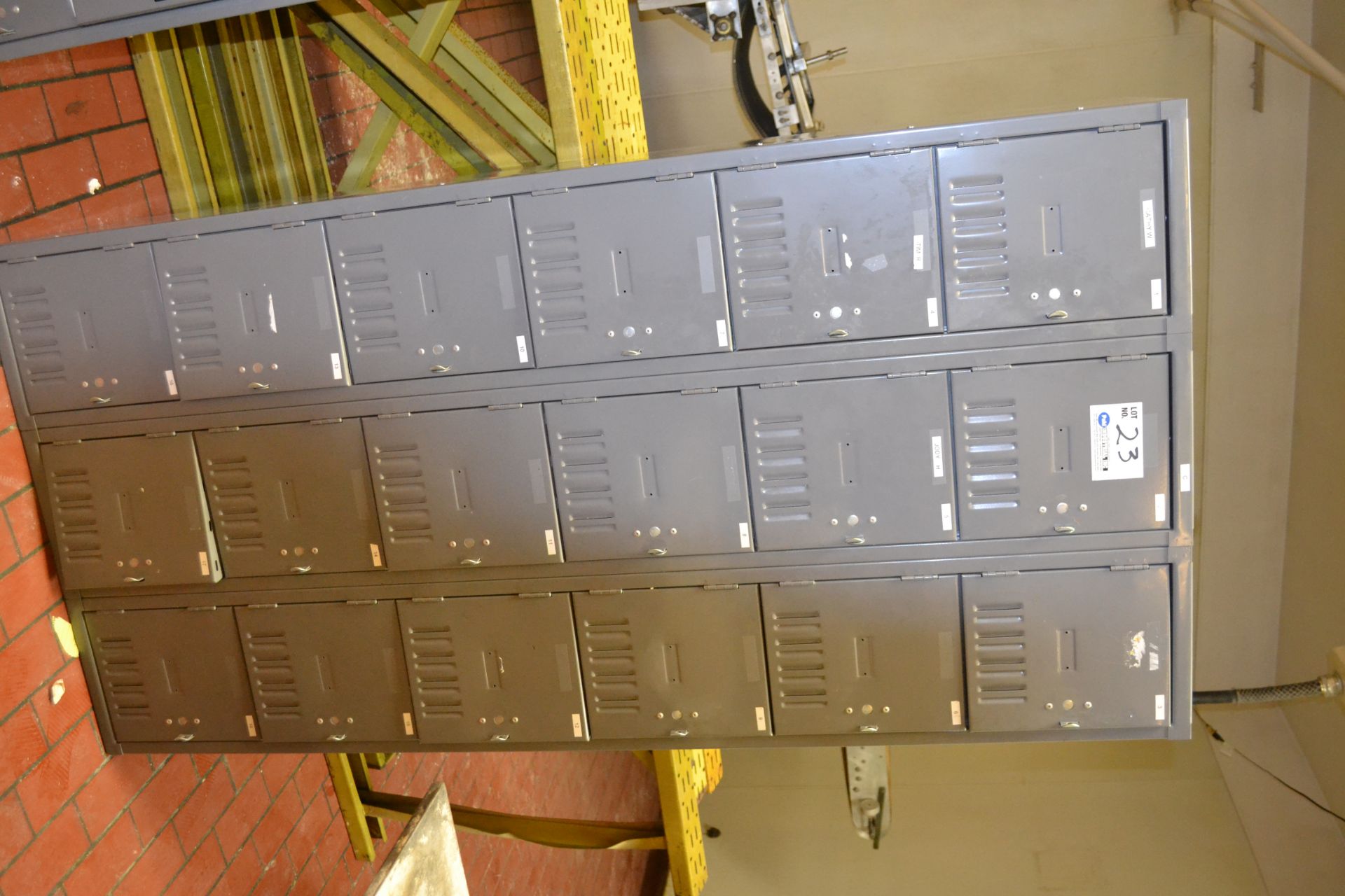 18 door locker cabinet - Image 2 of 2