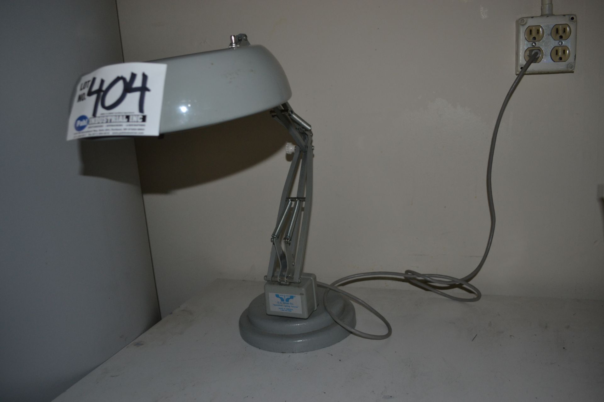 Steel Based Fluorescent Magnifying Lamp w/arm - Image 2 of 2