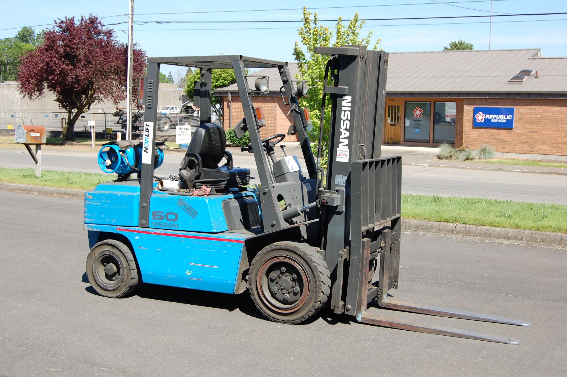 Nissan Optimum 60, 188" lift, side shift, cushion tires, LPG, see-through mast - Image 5 of 5