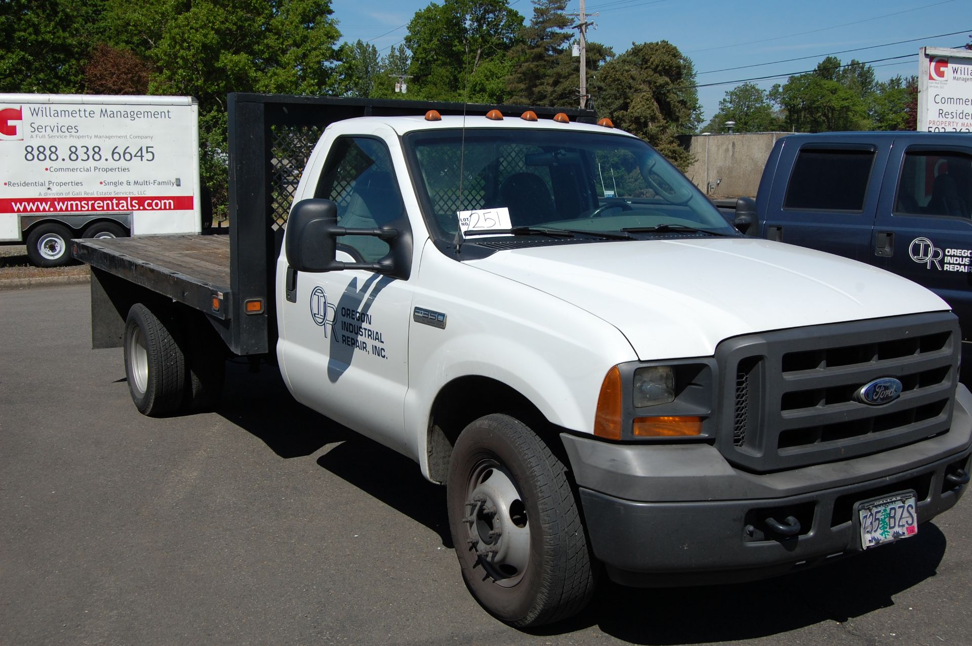 2005 Ford R-350 flatbed Auto