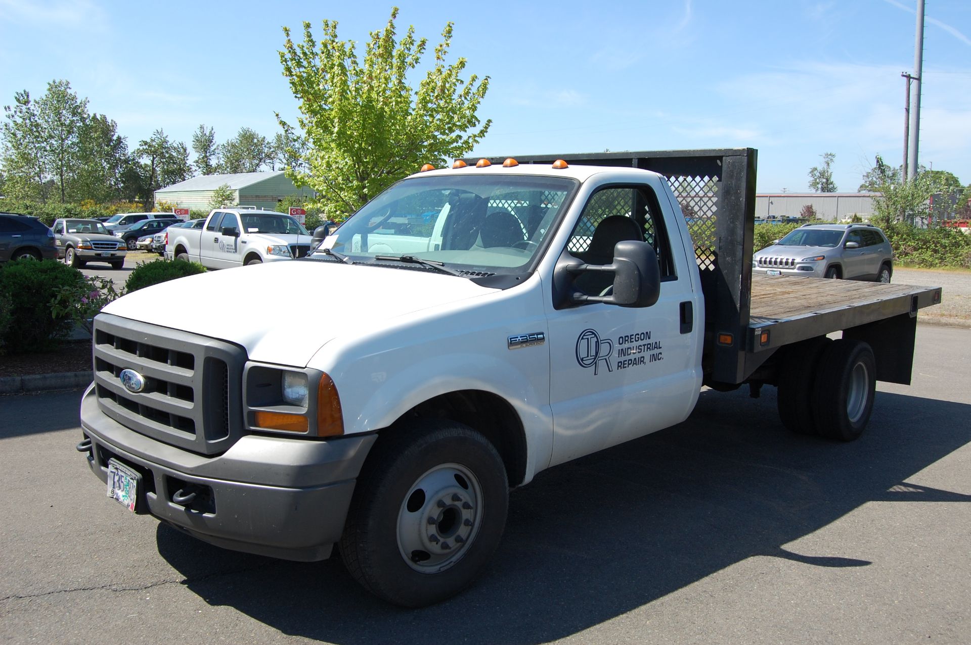 2005 Ford R-350 flatbed Auto - Image 3 of 6