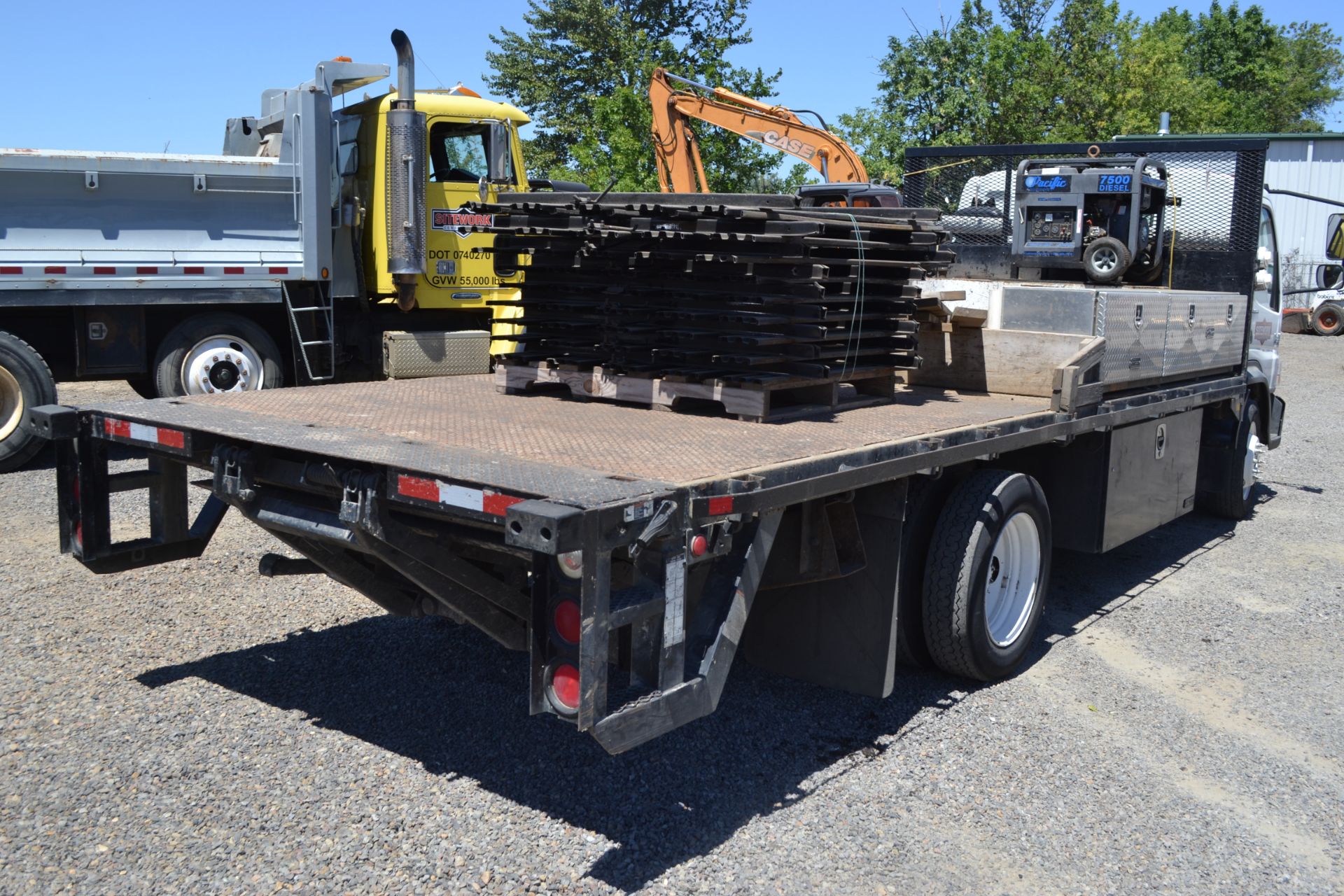 2006 International CF600 4x2 20' Flatbed Truck P/W VT275 Diesel - 140,678 Miles - Image 3 of 7