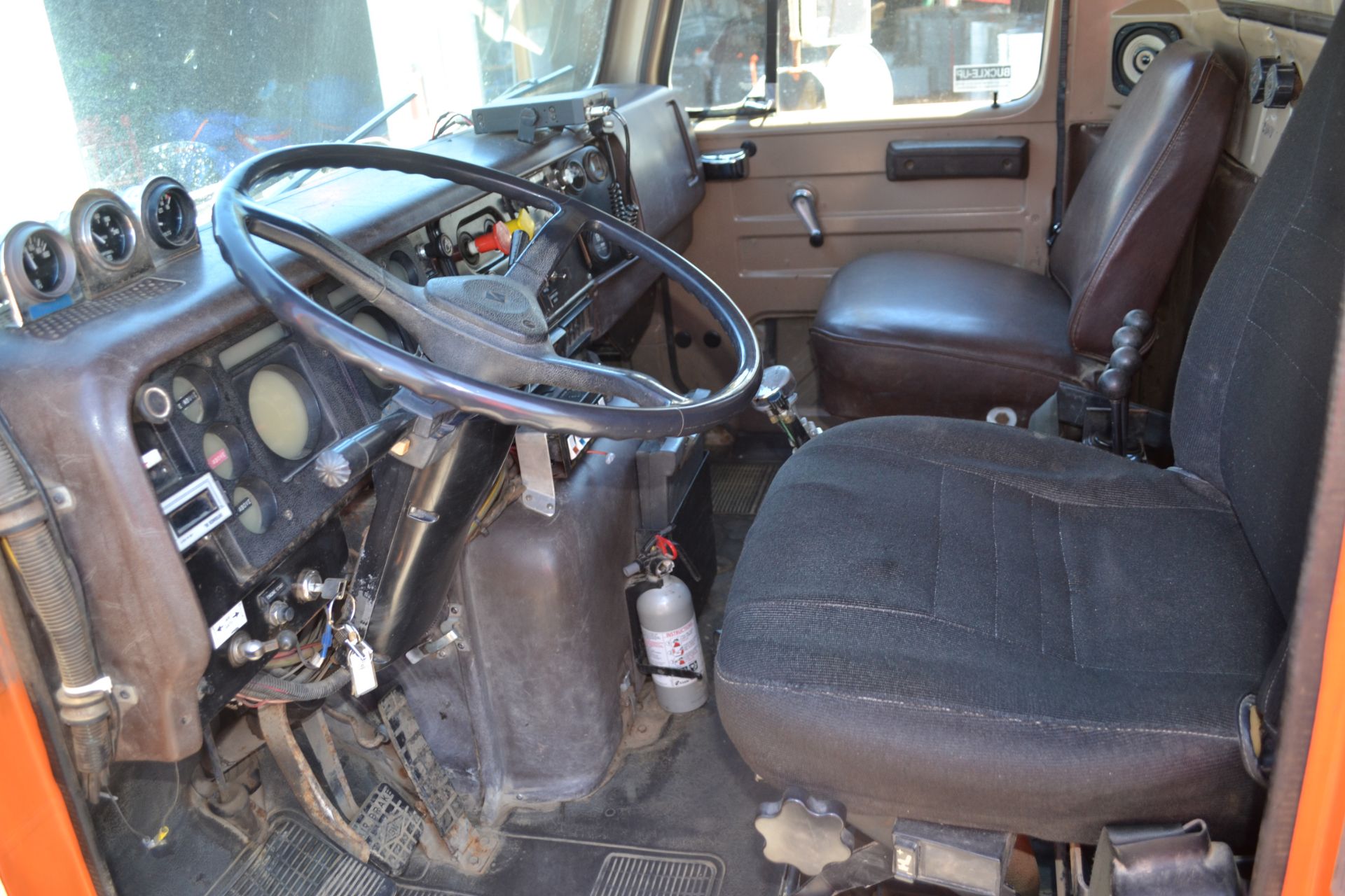 1987 International S2500 F-2574 T/A Dump Truck p/w NTC350 Cummins 15spd - 284,223 Miles - Image 5 of 7