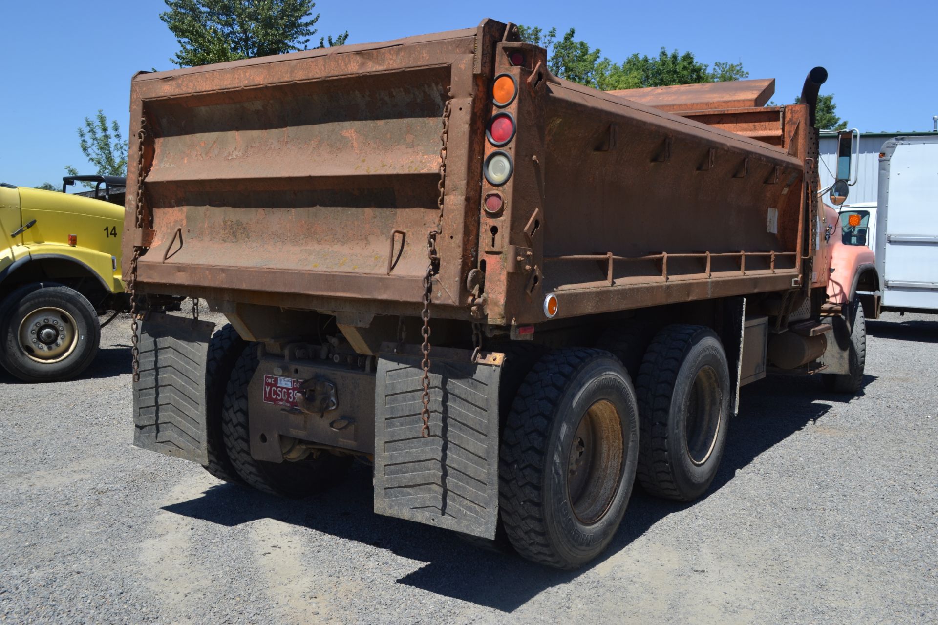 1987 International S2500 F-2574 T/A Dump Truck p/w NTC350 Cummins 15spd - 284,223 Miles - Image 3 of 7