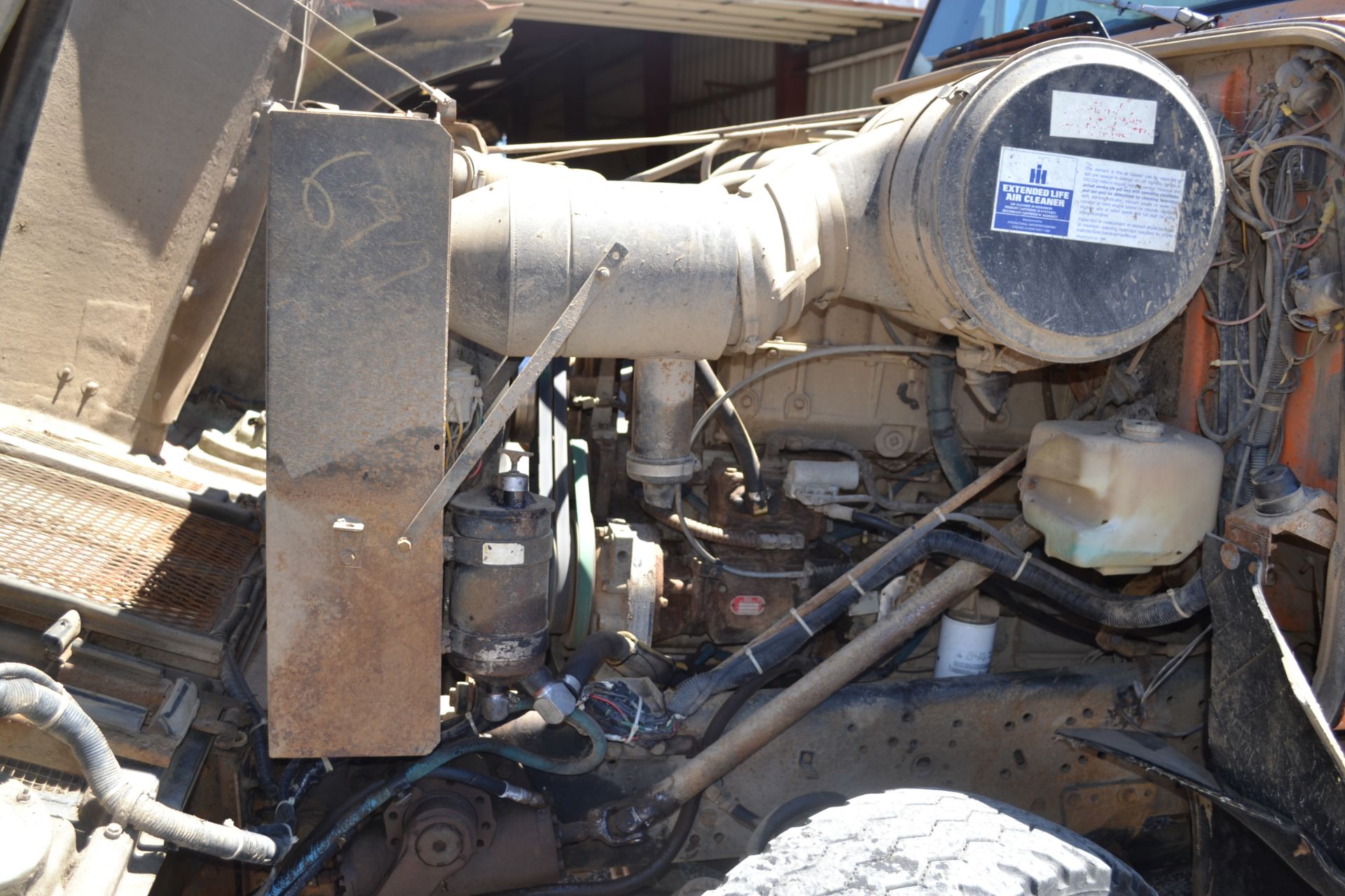 1987 International S2500 F-2574 T/A Dump Truck p/w NTC350 Cummins 15spd - 284,223 Miles - Image 6 of 7