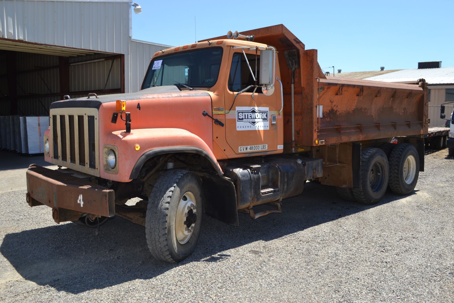 1987 International S2500 F-2574 T/A Dump Truck p/w NTC350 Cummins 15spd - 284,223 Miles - Image 4 of 7