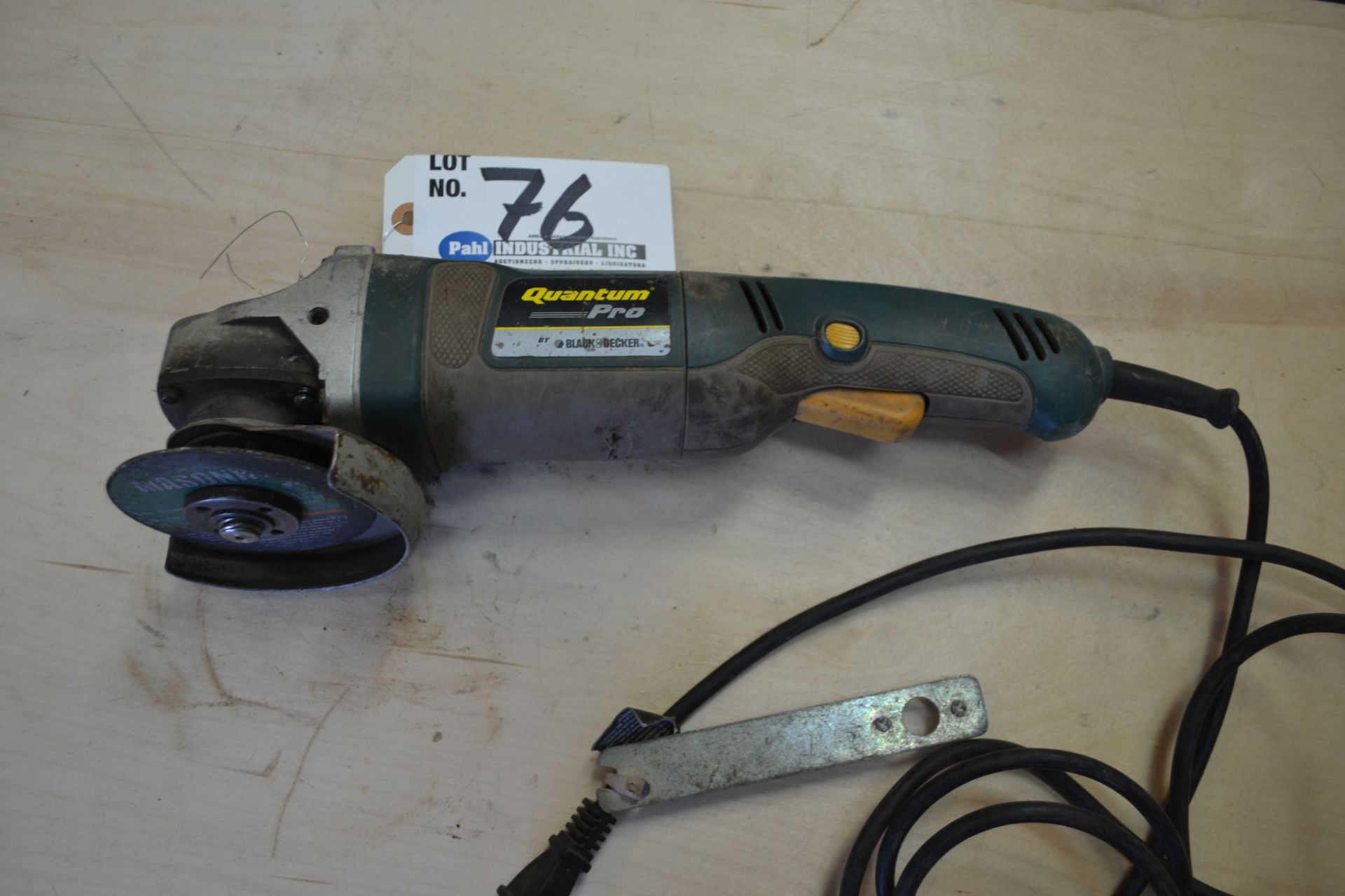 B&D Quantum Pro 4 1/2" Angle Grinder