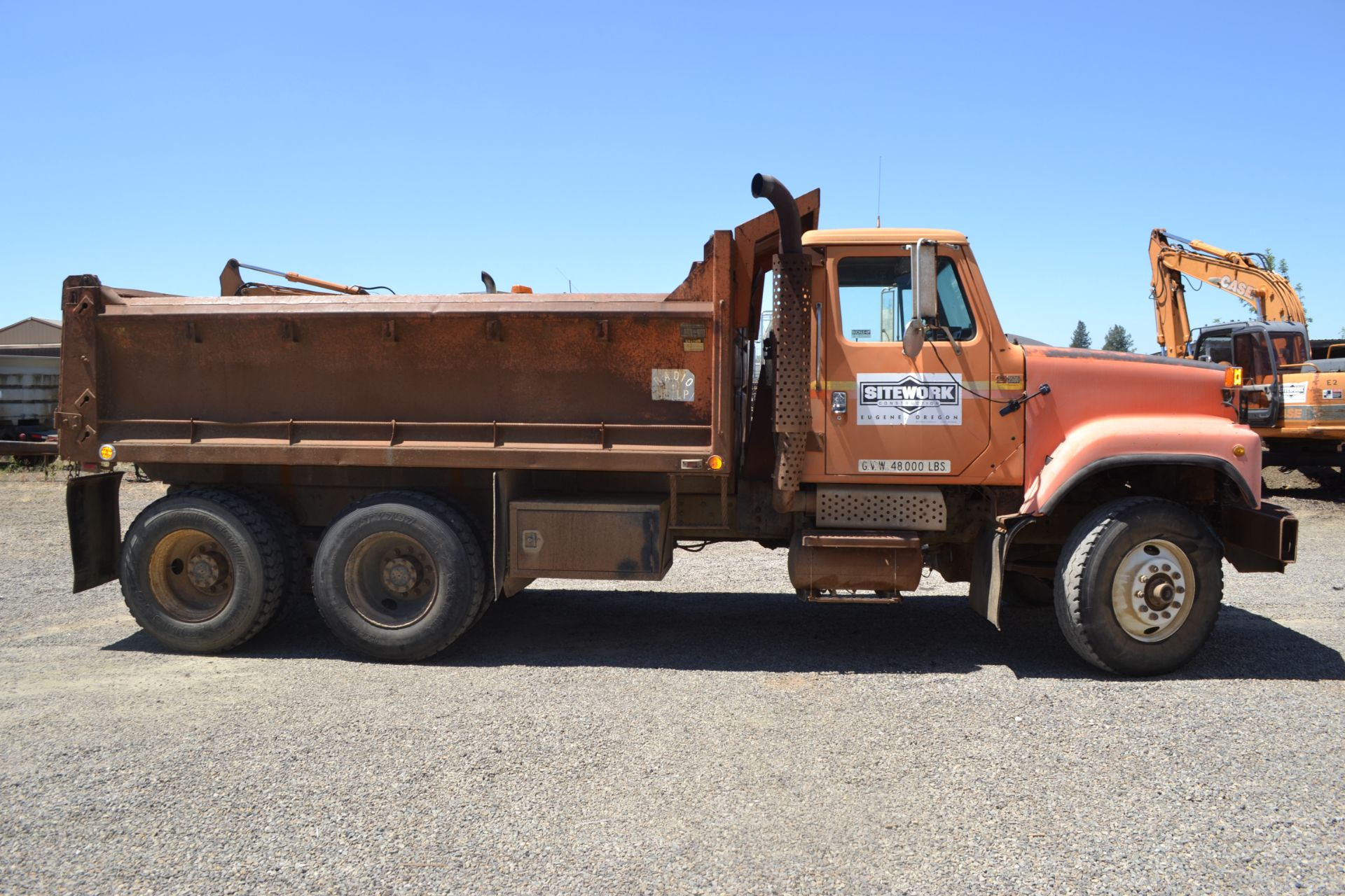 1987 International S2500 F-2574 T/A Dump Truck p/w NTC350 Cummins 15spd - 284,223 Miles - Image 2 of 7