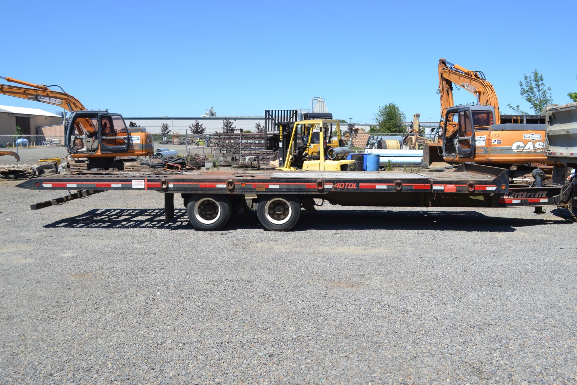 2005 Interstate 40TDL T/A 30' Tilt Deck Flatbed Trailer Pintle Hitch - Image 2 of 7