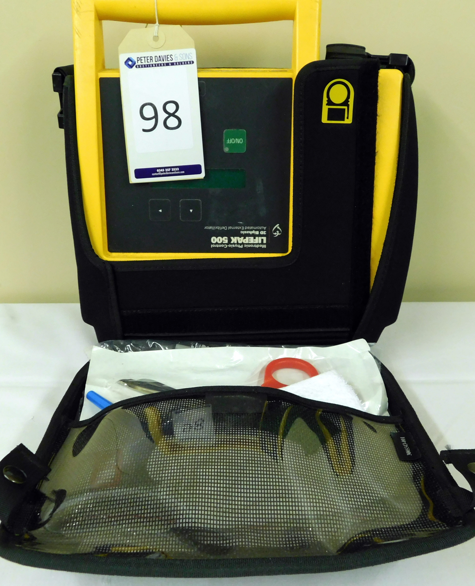 Medtronic Lifepak 500 Defibrillator, Serial Number: 11795397