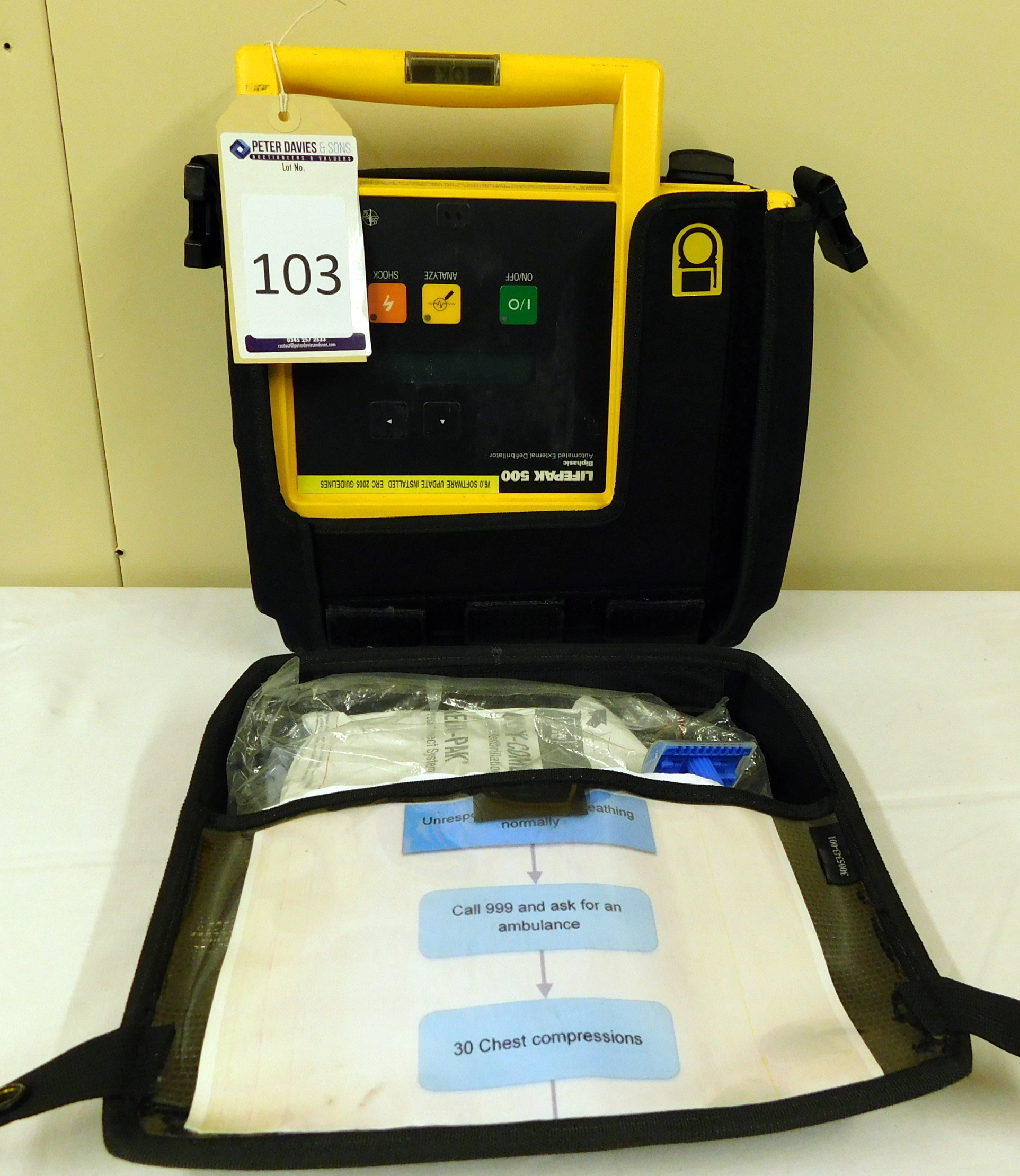 Medtronic Lifepak 500 Defibrillator, Serial Number: 33069250, Asset Number: 1005000665, Year: 200