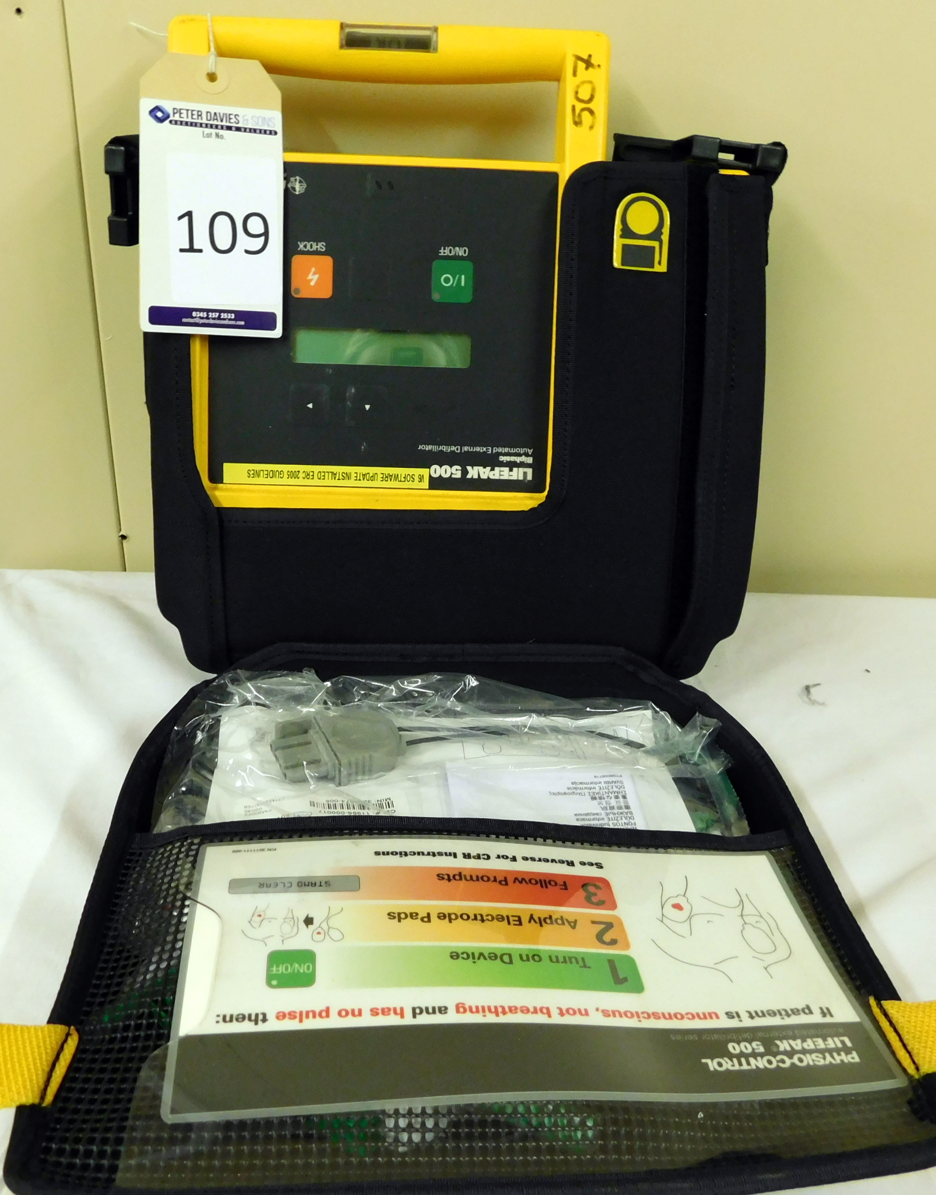 Medtronic Lifepak 500 Defibrillator, Serial Number: 30318842, Asset Number: 1005001251