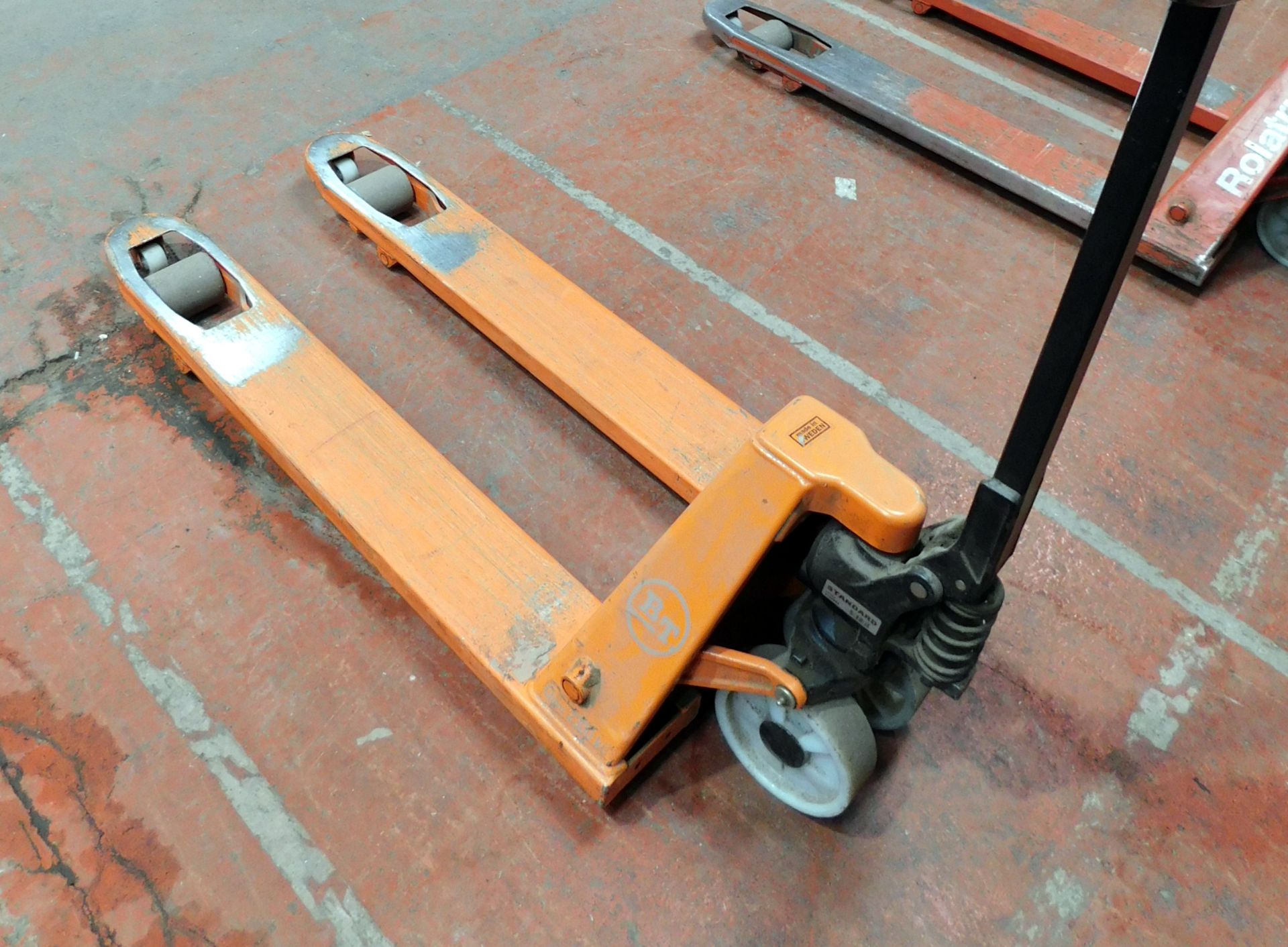 Narrow Blade BT Rolatruc Pallet Truck (Collection – Friday 25th, Tuesday 29th or Wednesday 30th - Image 3 of 4