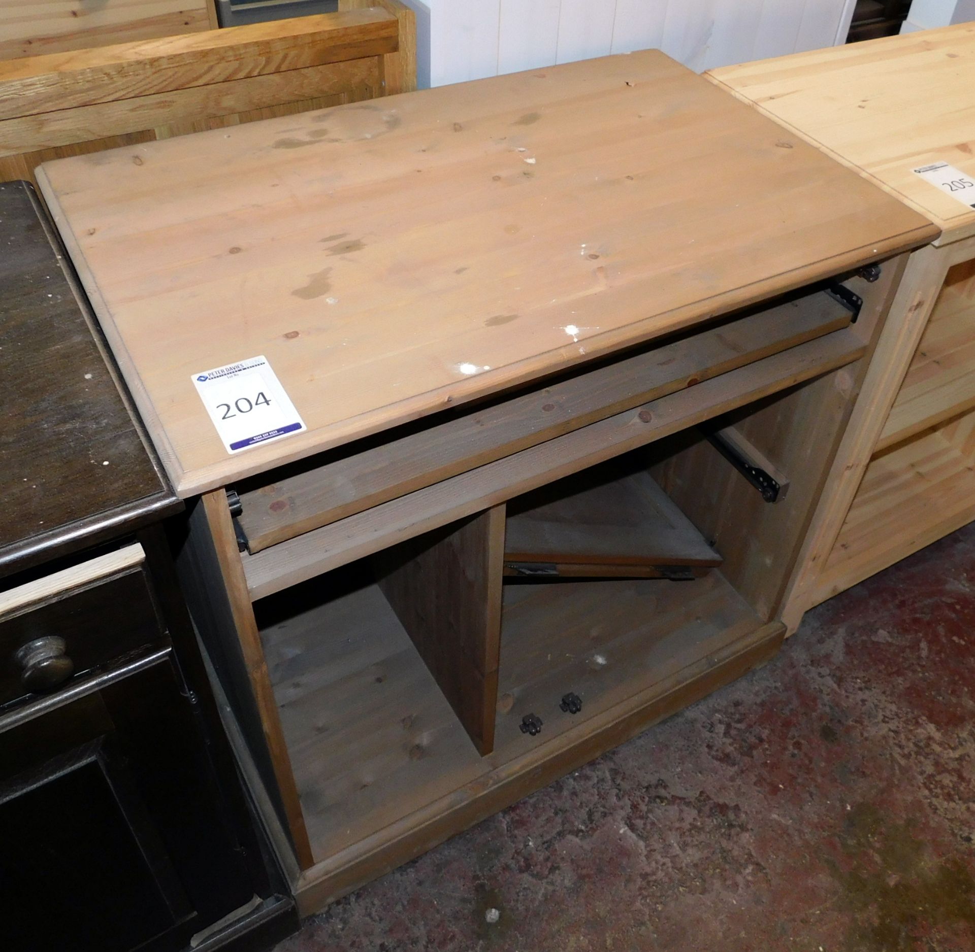 Pine Workstation 2’8” x 2’8” (located Driffield, collection Monday 23rd & Tuesday 24th July)