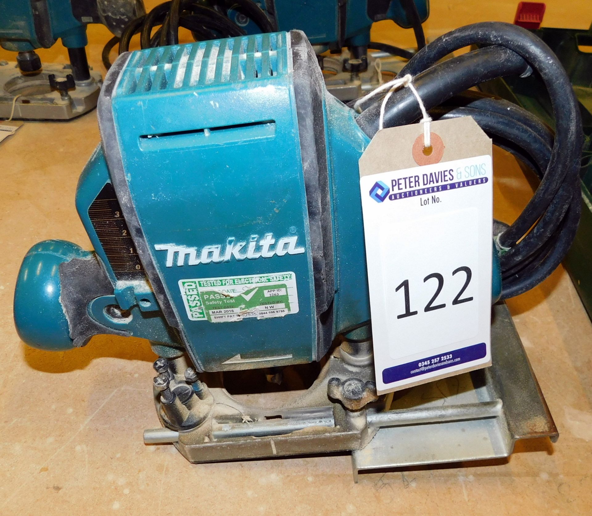 Makita RPO900 Router (located Driffield, collection Monday 23rd & Tuesday 24th July)