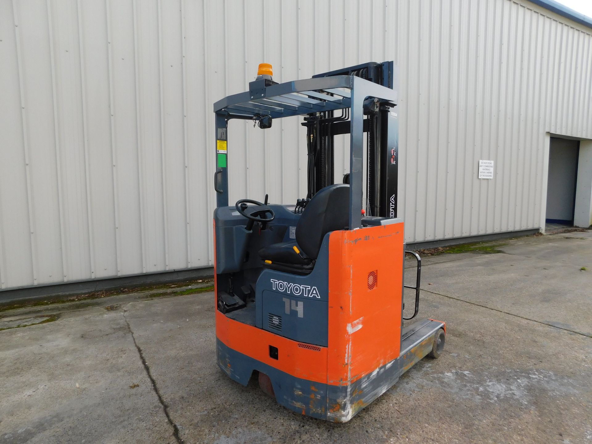 2002 Toyota 6FB RE14 Cascade Electric Sideshift Fork Lift Reach Truck, with Charger - Image 4 of 15