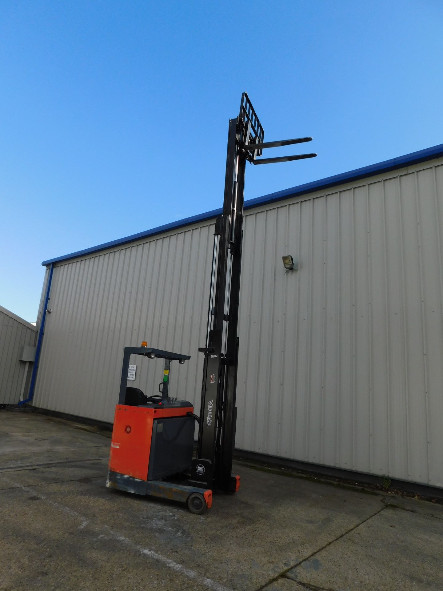 2002 Toyota 6FB RE14 Cascade Electric Sideshift Fork Lift Reach Truck, with Charger - Image 13 of 15