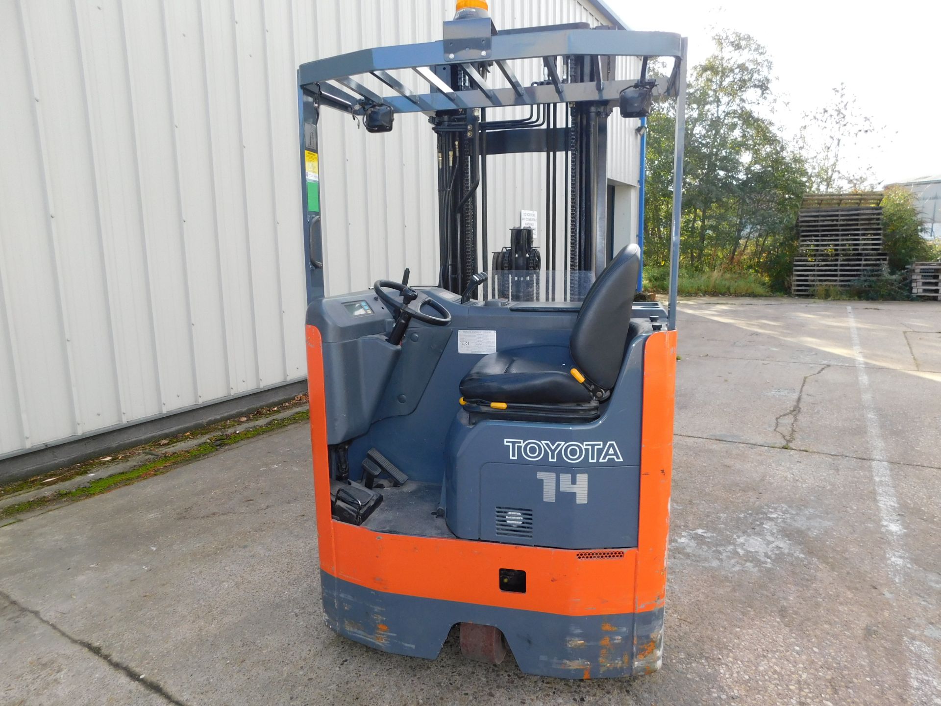 2002 Toyota 6FB RE14 Cascade Electric Sideshift Fork Lift Reach Truck, with Charger - Image 5 of 15