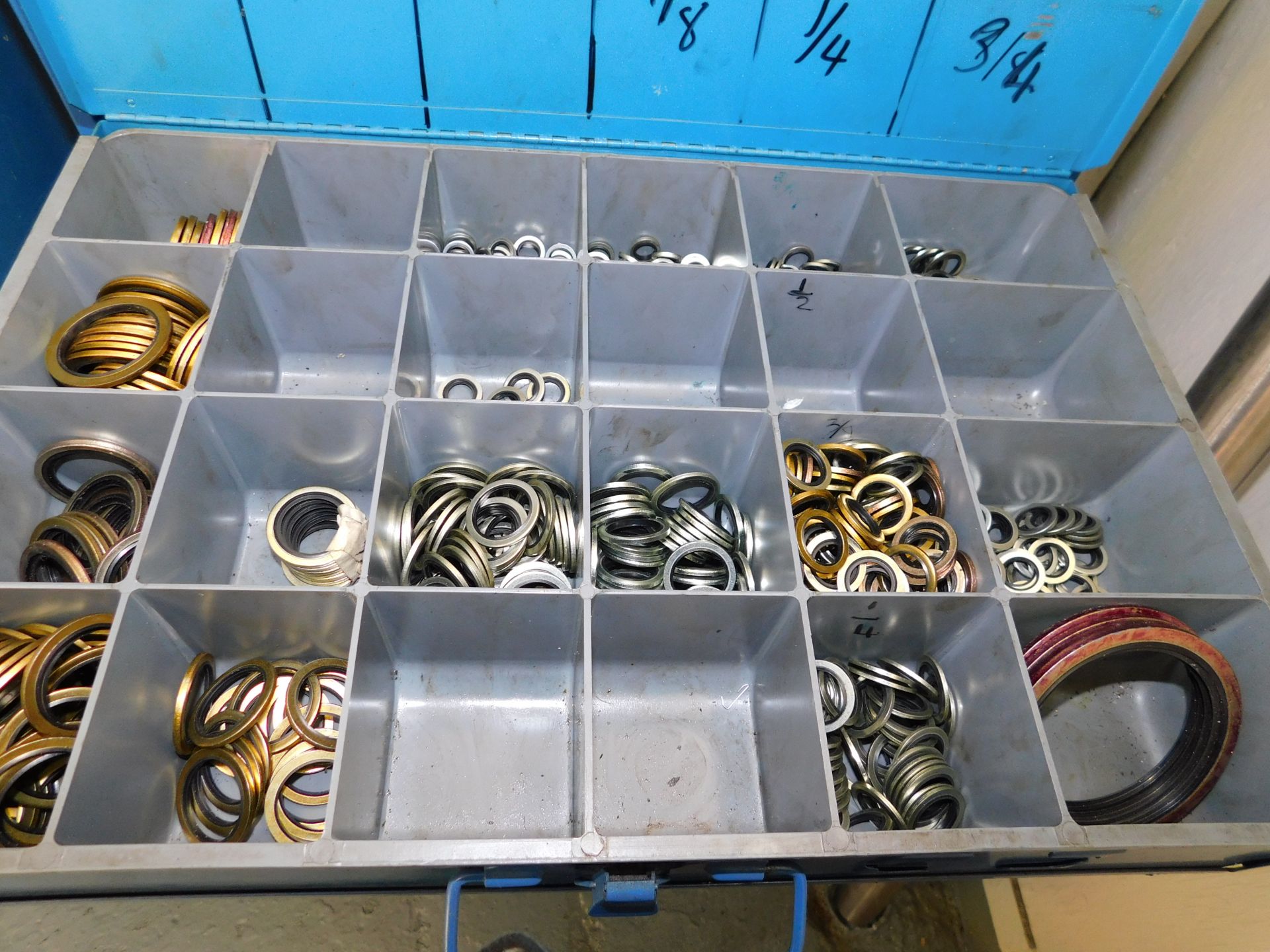 10 Drawer Steel Cabinet & Contents Mainly Nuts, Bolts & Fasteners - Image 5 of 7