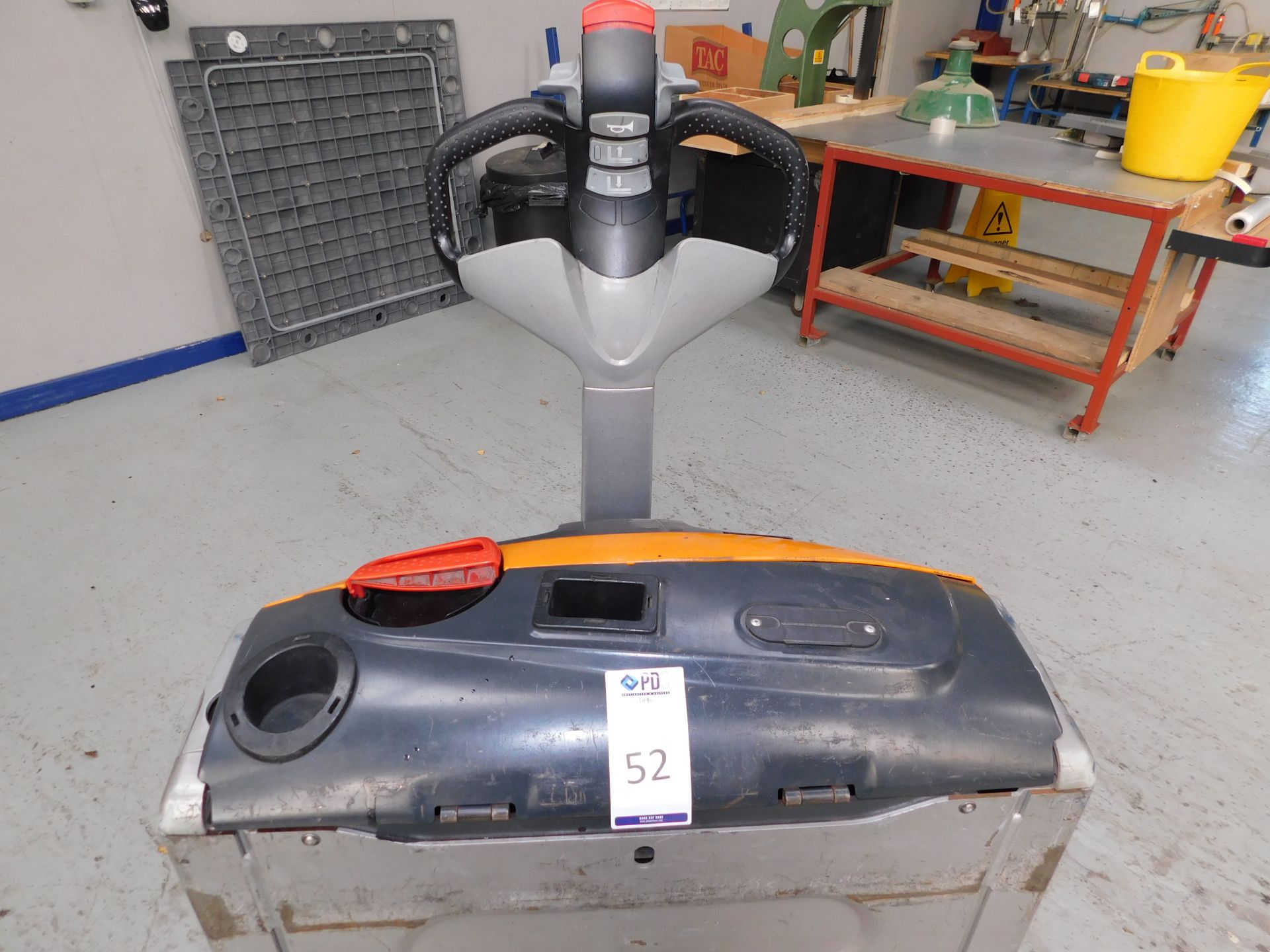 2011 Still EXU18, Pedestrian Operated Electric Pallet Truck, Serial No W40154BO1381, 1800Kg - Image 4 of 8