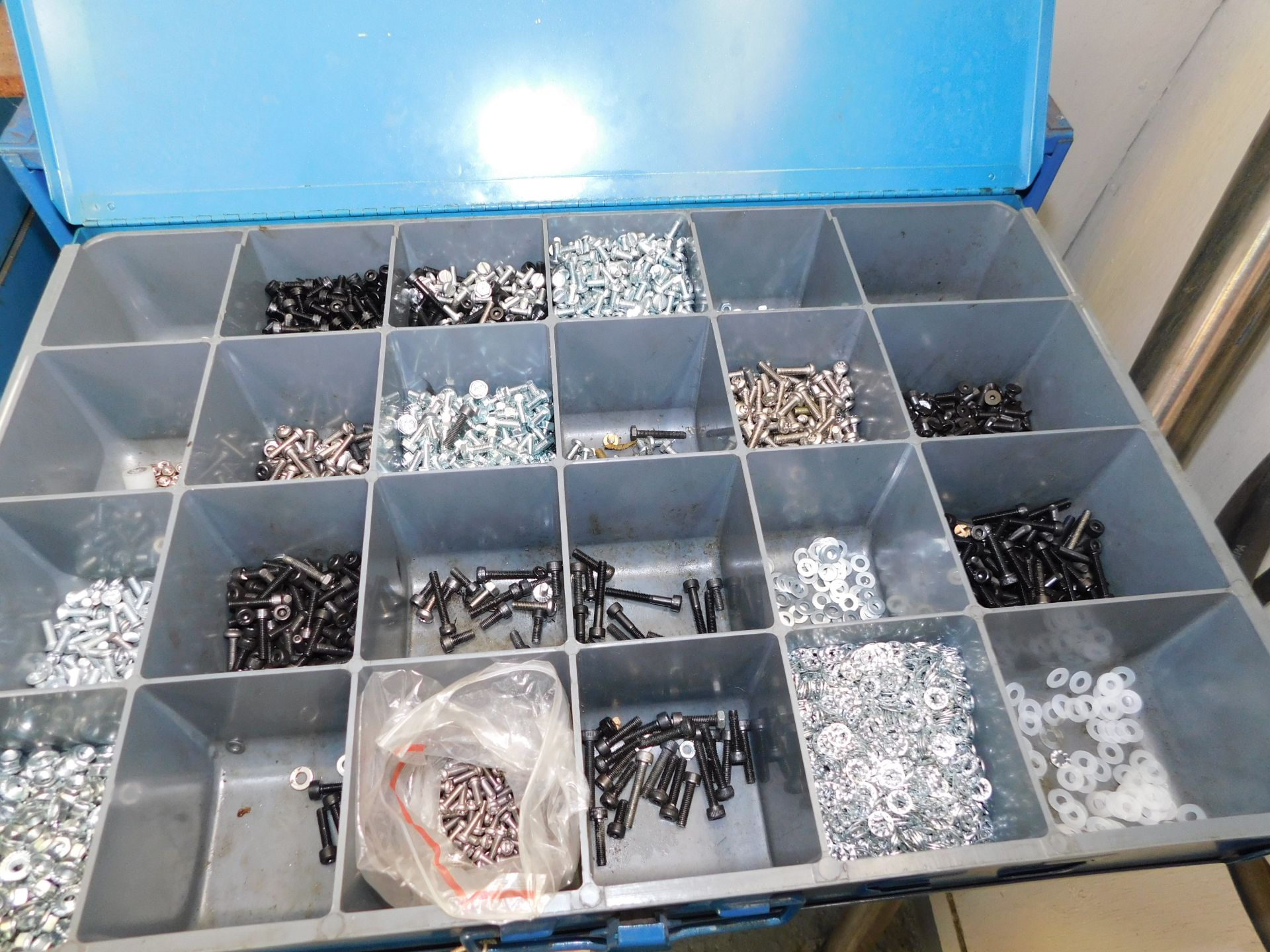 10 Drawer Steel Cabinet & Contents Mainly Nuts, Bolts & Fasteners - Image 4 of 7