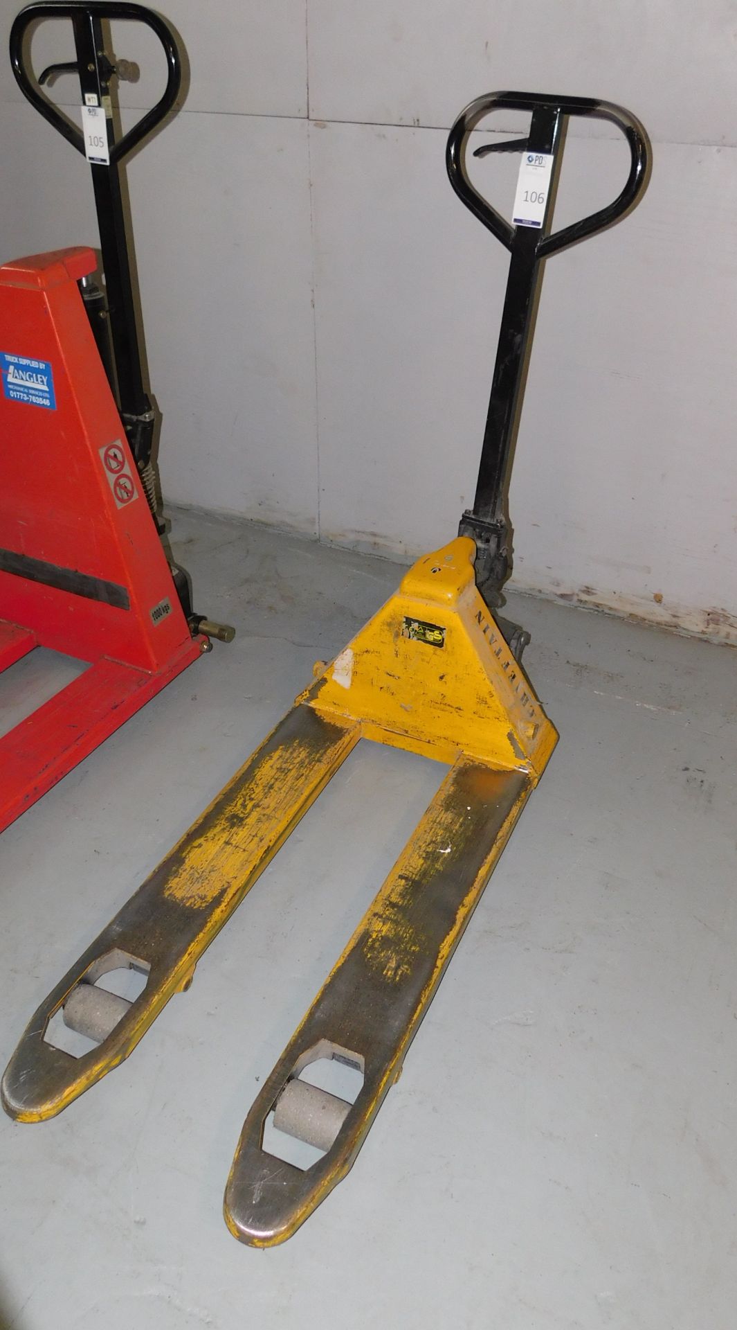 Chieftain Narrow Blade Pallet Truck