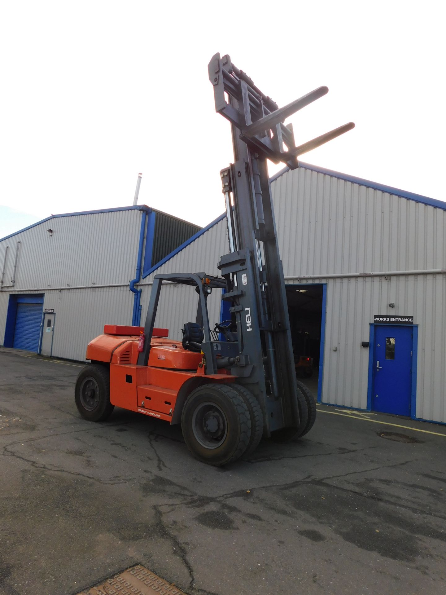 HELI HFD Diesel Forklift Truck, (2005), Lift Height 4350mm, Capacity 10,000kg, Serial Number: - Image 2 of 12