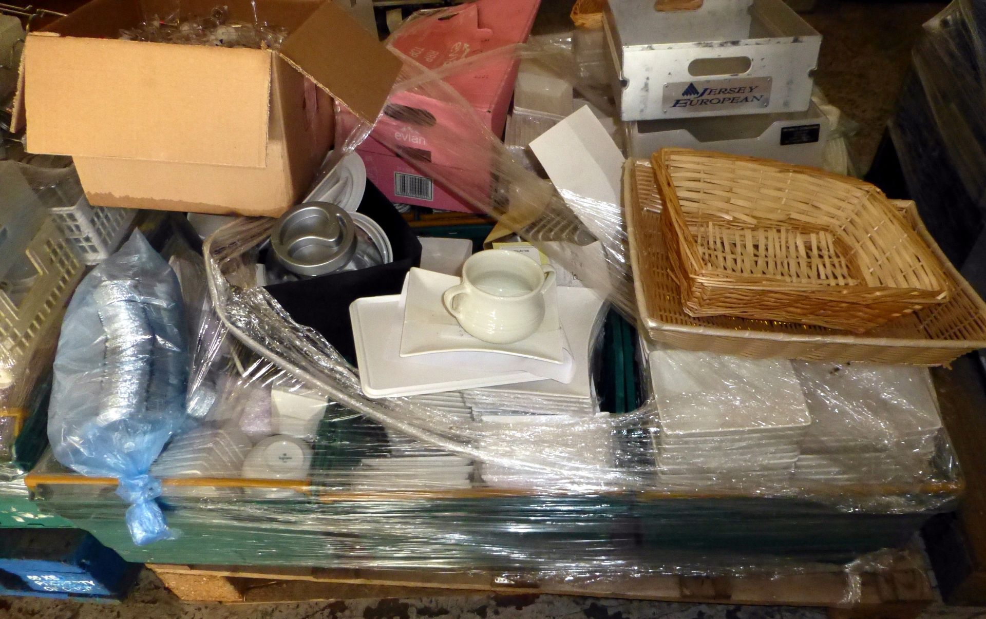 Large Quantity of Catering Sundries on 4 Pallets to include: Plastic & Metal Cutlery, Crockery, - Image 3 of 4