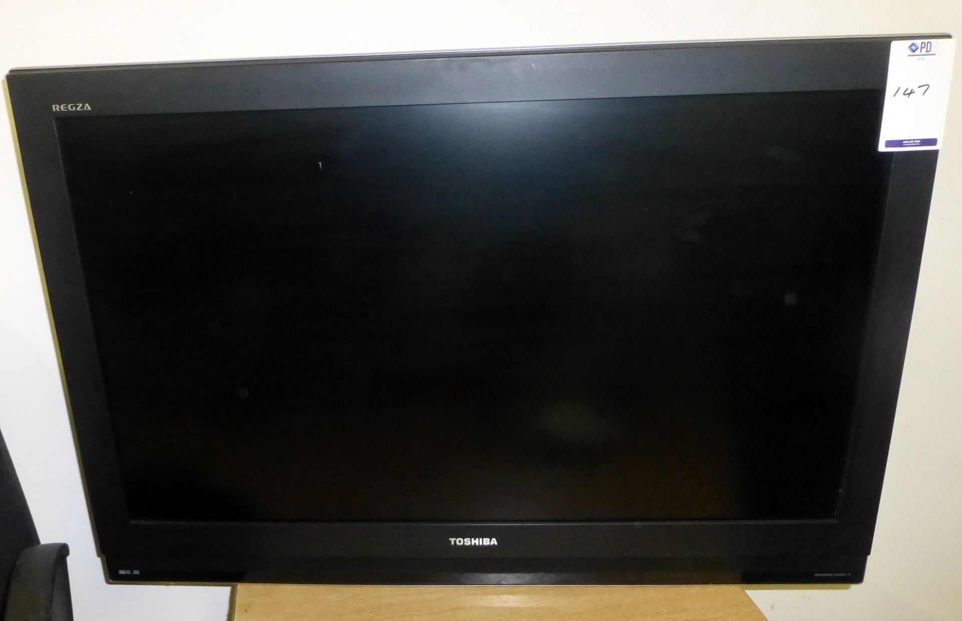 Toshiba Regza 37C3035D LCD TV, No Stand (Located 82 Rolfe Street, Smethwick, B66 2AX)