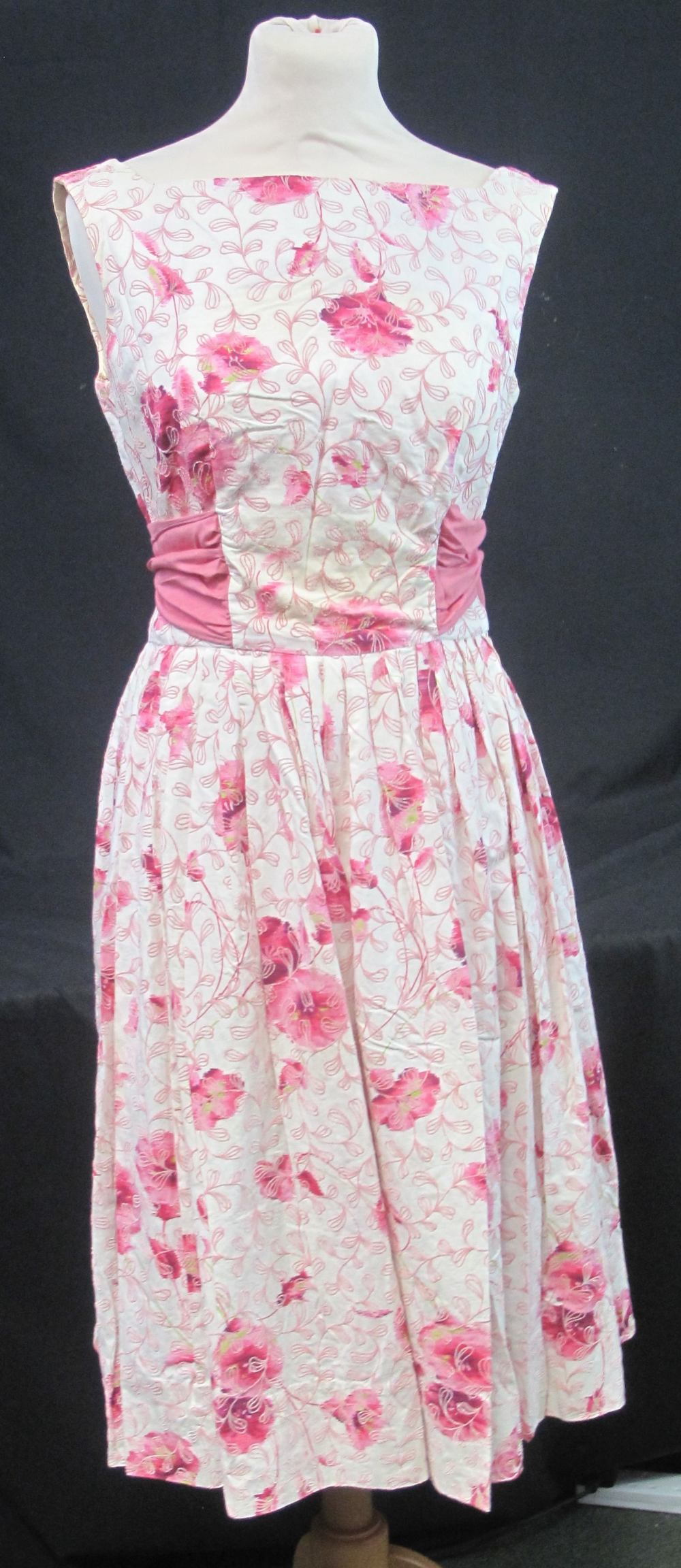 Five cotton 1950's summer dresses to include: lilac belted dress with lace insert, - Image 2 of 8