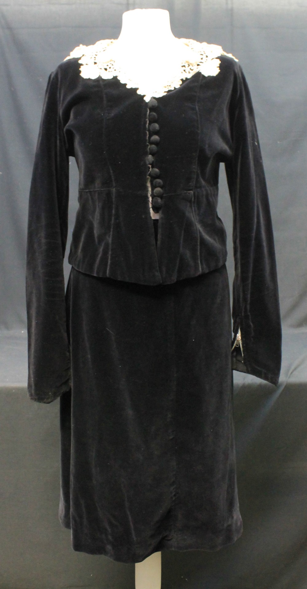 1930/40's handmade vintage black velvet skirt suit with older possibly Edwardian handmade lace - Image 3 of 10