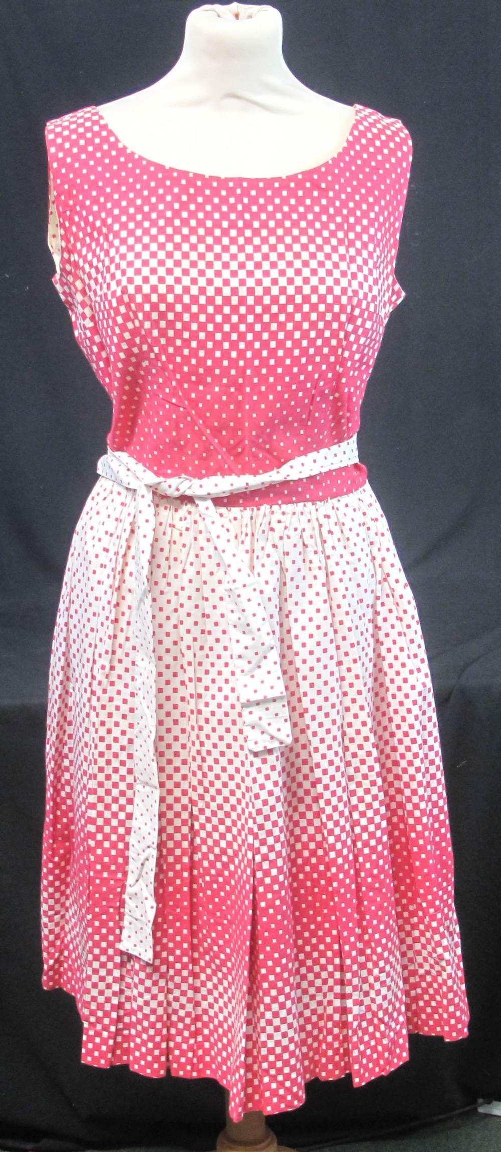 Five cotton 1950's summer dresses to include: lilac belted dress with lace insert, - Image 4 of 8