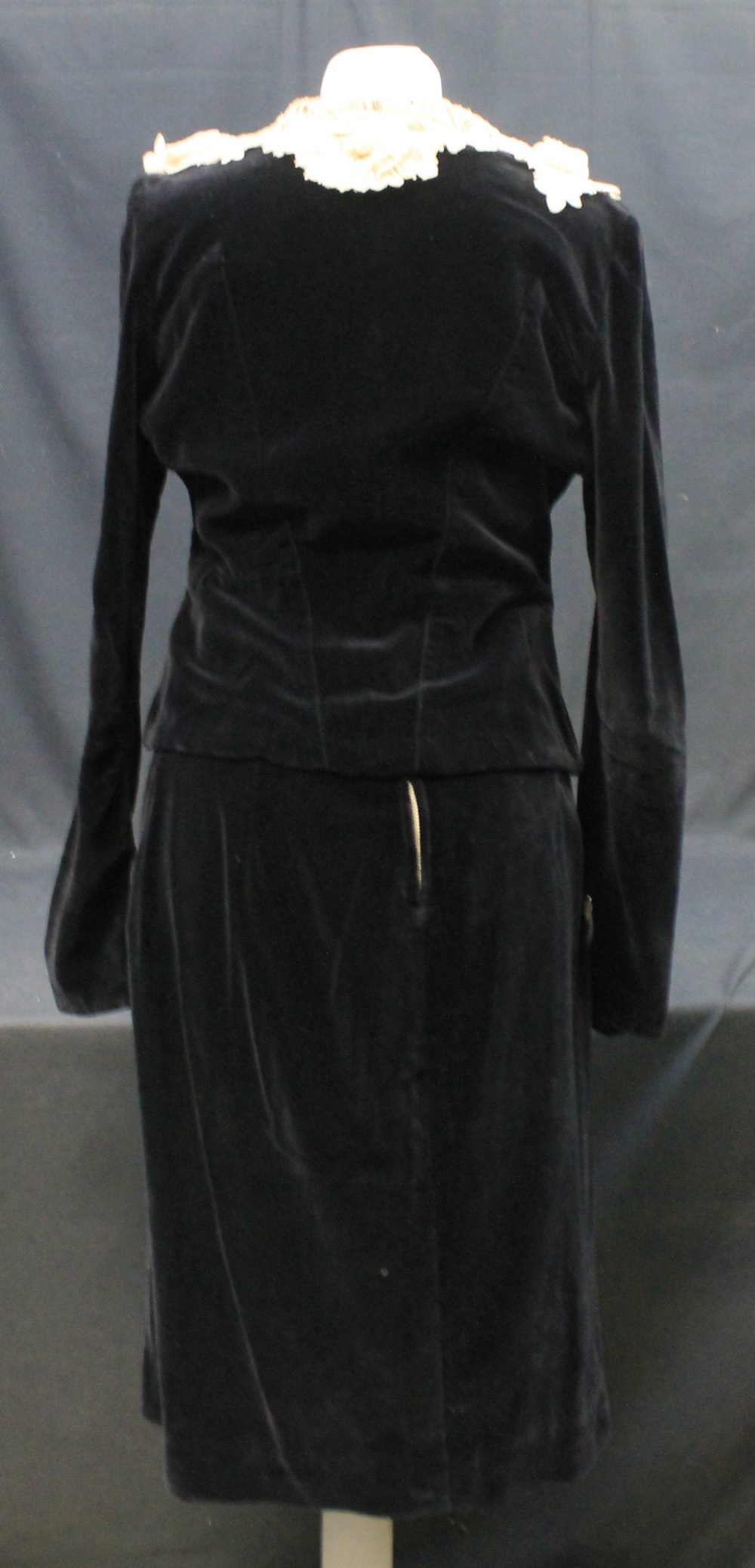 1930/40's handmade vintage black velvet skirt suit with older possibly Edwardian handmade lace - Image 9 of 10
