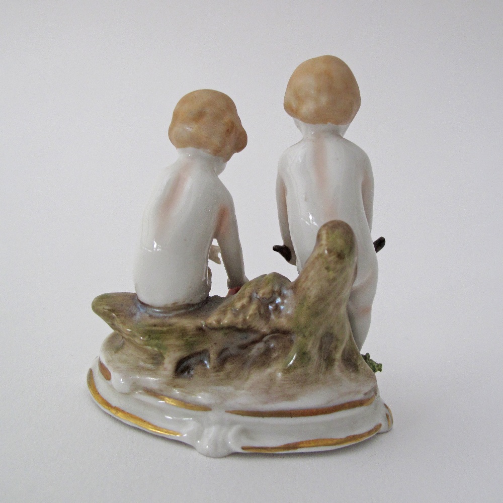 A Fine and rare German Goebel porcelain figure of two children c1950s H8cm. - Bild 2 aus 6