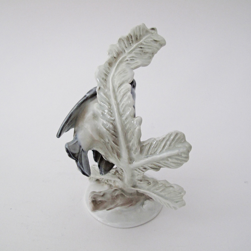 A vintage German Rosenthal porcelain figure of a bird H16cm. - Bild 3 aus 4