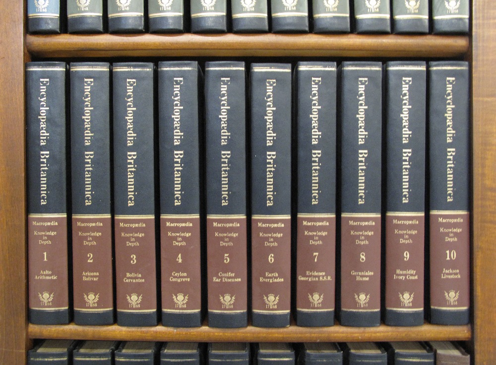 A three shelf bookcase containing 31 volumes of Encyclopaedia Britannica, 15th Edition, leather - Image 5 of 6