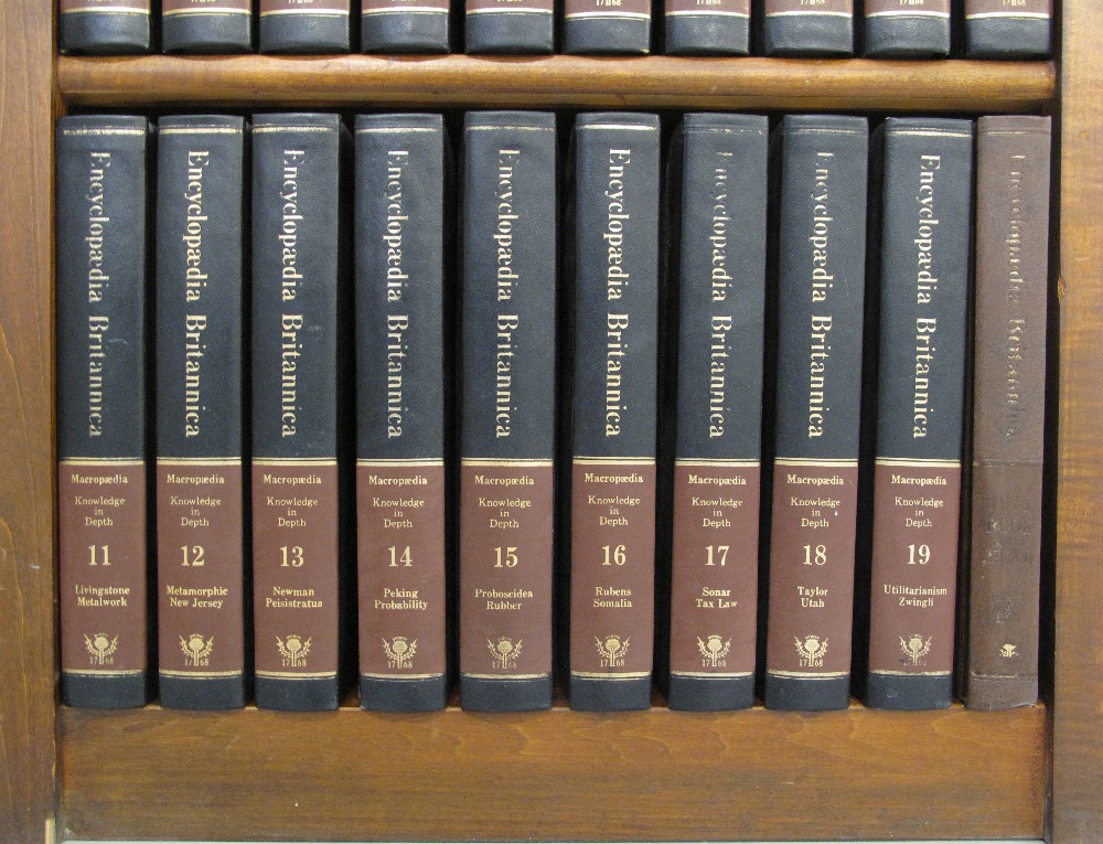 A three shelf bookcase containing 31 volumes of Encyclopaedia Britannica, 15th Edition, leather - Image 6 of 6