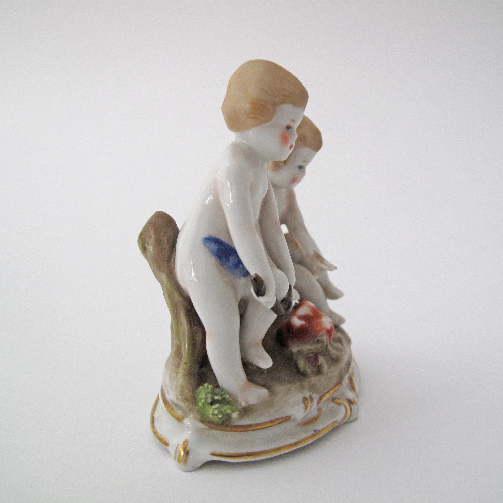 A Fine and rare German Goebel porcelain figure of two children c1950s H8cm. - Bild 3 aus 6