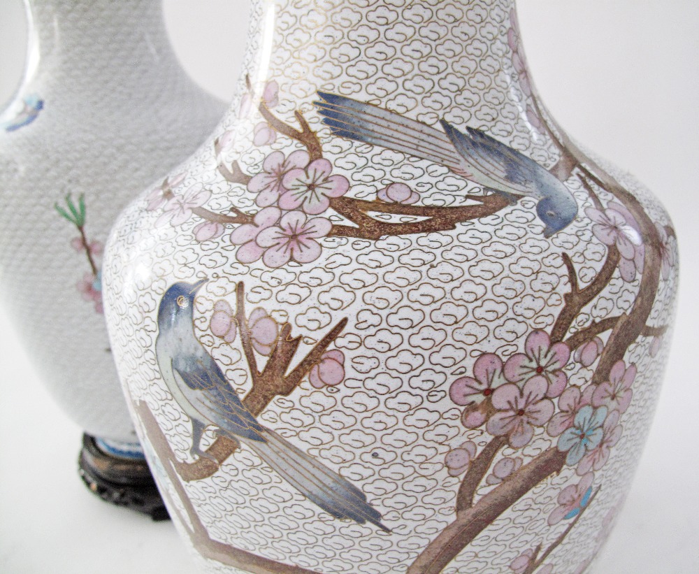 A pair of Chinese cloisonne vases converted to table lamps, decorated with butterflies and flowers - Image 3 of 4