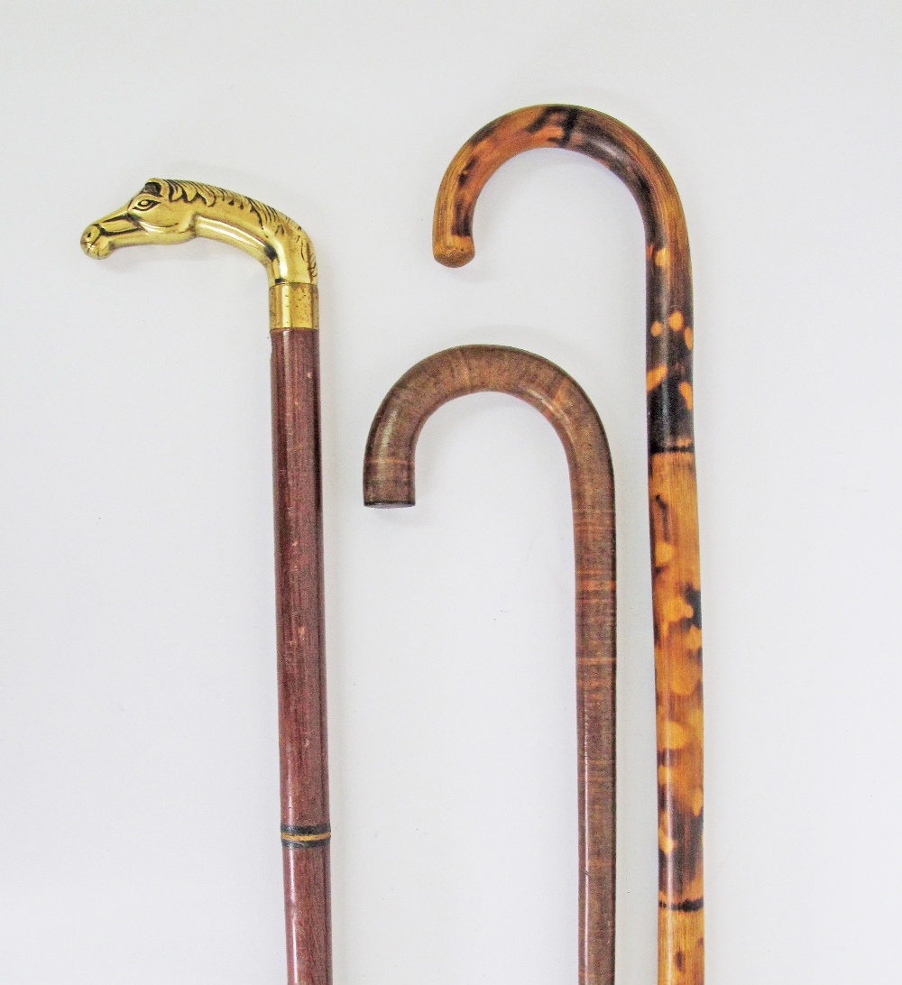 Three walking sticks L85-90cm. (3)