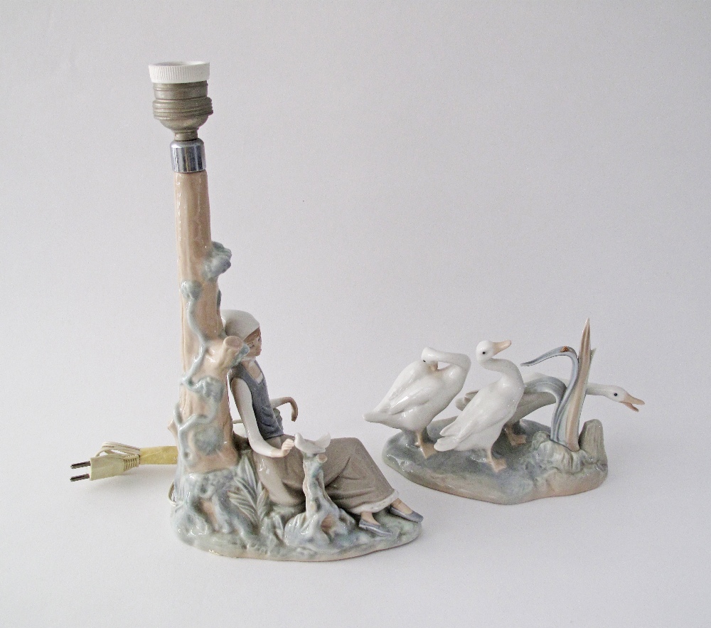 A Lladro porcelain table lamp depicting a girl with dove H35cm, together with a Lladro porcelain - Image 3 of 7