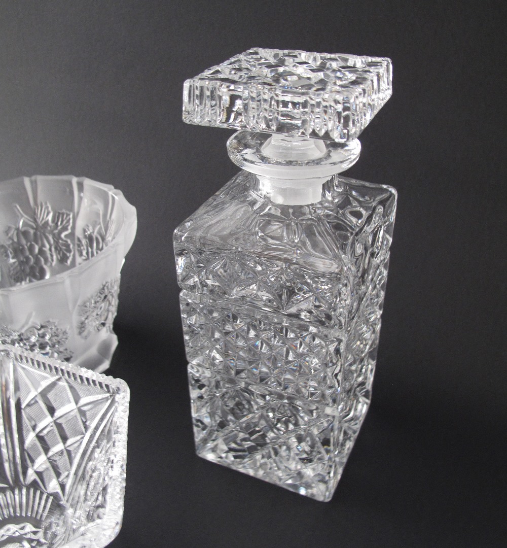 A collection of crystal items comprising a crystal decanter with stopper H22cm, two bowls, a vase, - Image 3 of 3